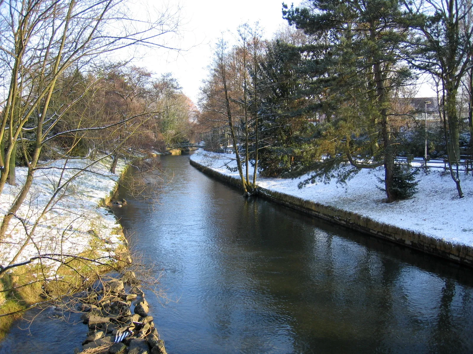 Photo showing: Fluss Hönne in Menden (Sauerland), Obere Promenade (flussaufwärts)