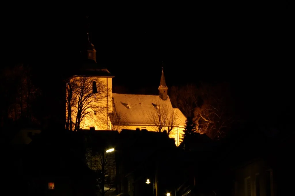 Photo showing: The old church high on a hill of Warstein in the Sauerland, North Rhine-Westphalia, Germany, on a cold, clear winter's night.