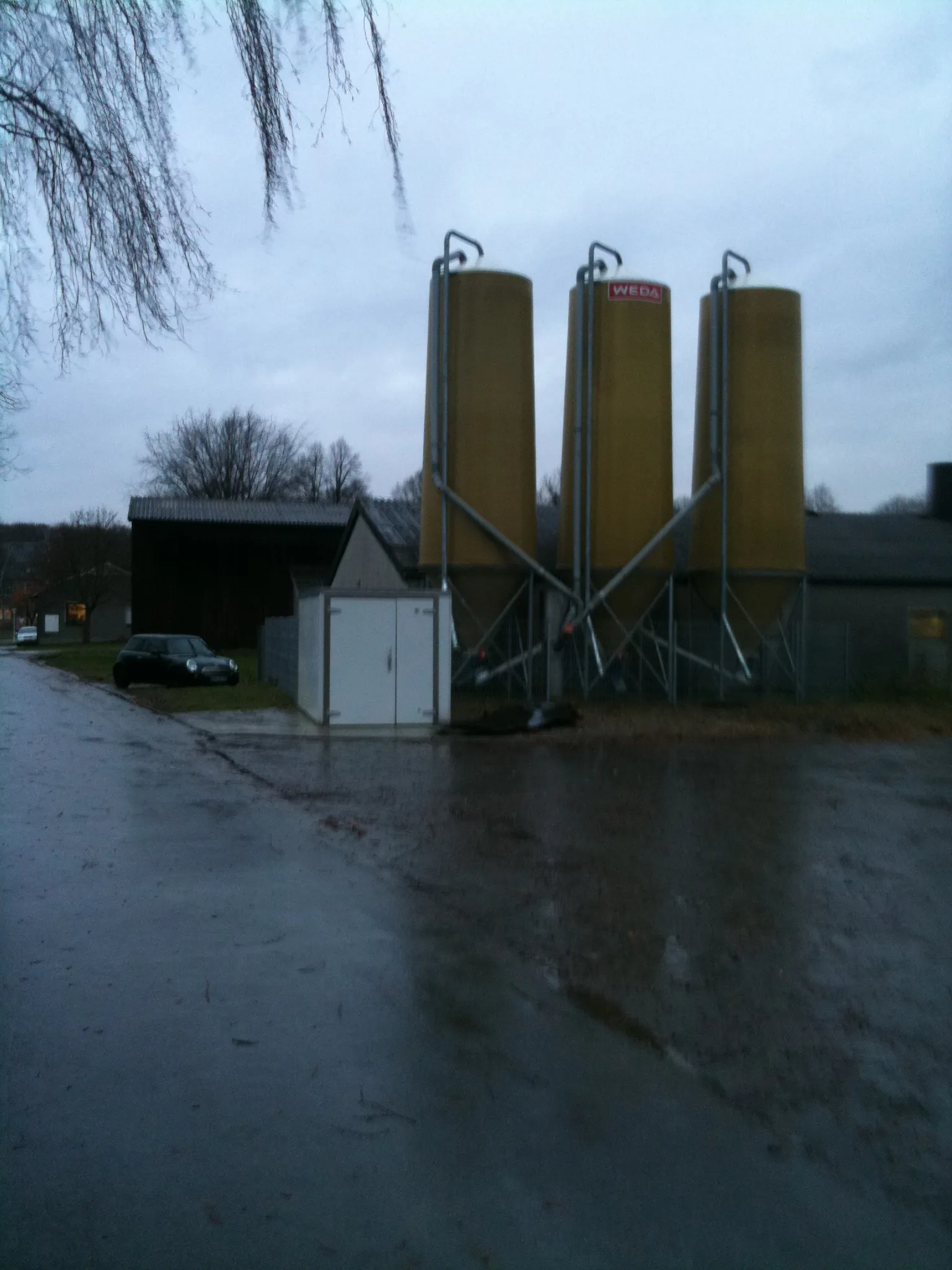 Photo showing: konische Futtersilos auf Haus Düsse