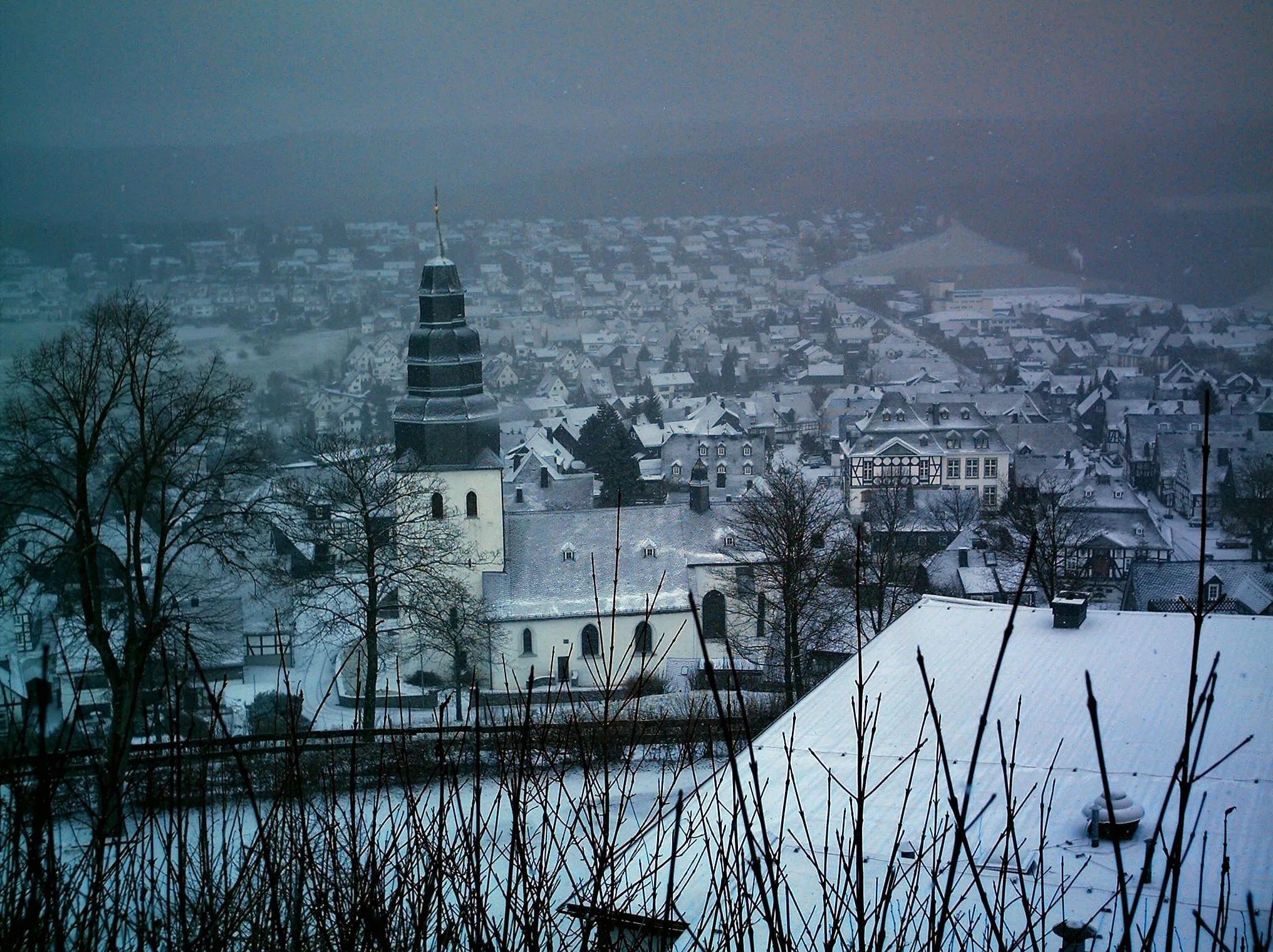 Photo showing: view on Meschede-Eversberg from the castle ruin