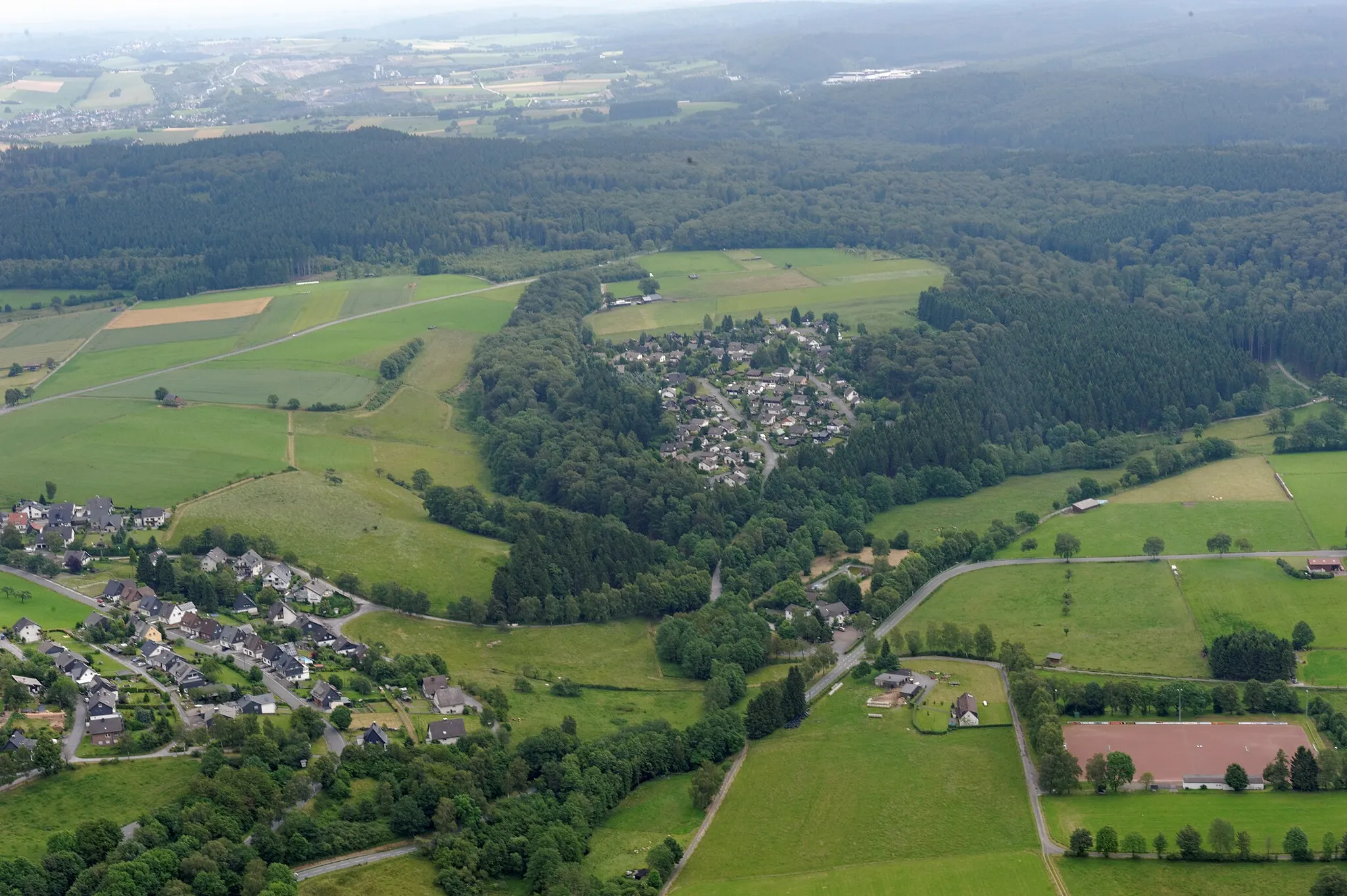 Photo showing: Fotoflug Sauerland Nord, Der westliche Teil von Hirschberg aus Richtung Westen

The production, editing or release of this file was supported by the Community-Budget of Wikimedia Deutschland.
To see other files made with the support of Wikimedia Deutschland, please see the category Supported by Wikimedia Deutschland.
العربية ∙ বাংলা ∙ Deutsch ∙ English ∙ Esperanto ∙ français ∙ magyar ∙ Bahasa Indonesia ∙ italiano ∙ 日本語 ∙ македонски ∙ മലയാളം ∙ Bahasa Melayu ∙ Nederlands ∙ português ∙ русский ∙ svenska ∙ українська ∙ +/−