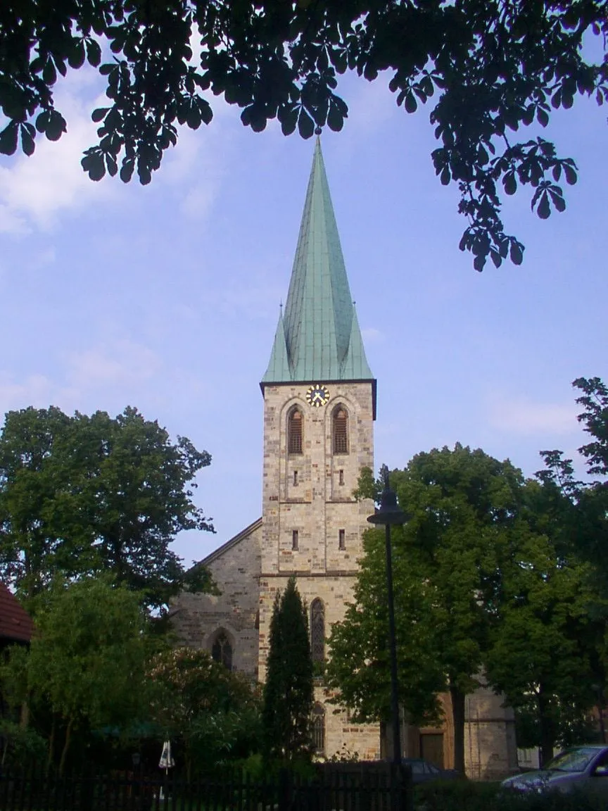 Photo showing: Salzkotten: Katholische Kirche Sankt Matthäus in de:Niederntudorf (von Westen)