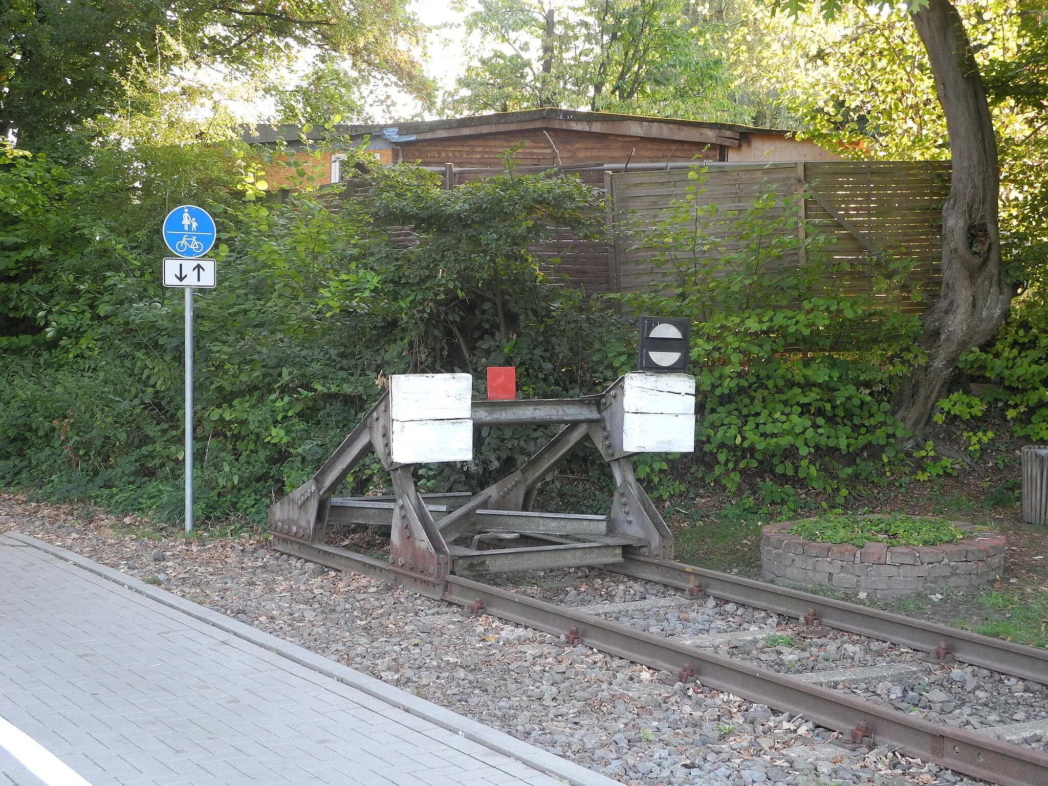 Photo showing: Wuppertal, Nordbahntrasse, ehem. Haltepunkt Bracken, Prellbock als Sicherung eines toten Gleises