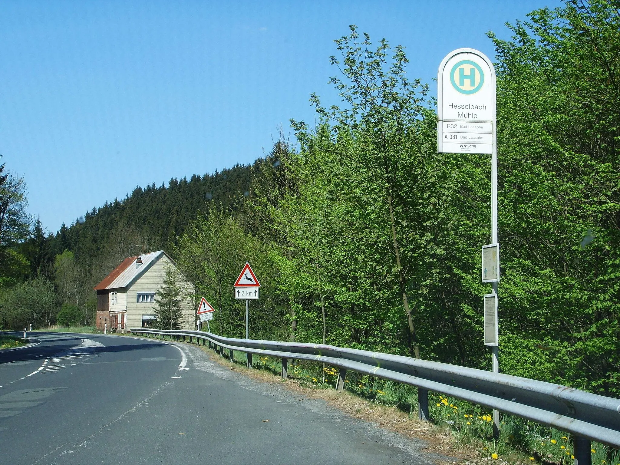 Photo showing: Bus stop “Hesselbach Mühle” (german for “Hesselbach Mill”).