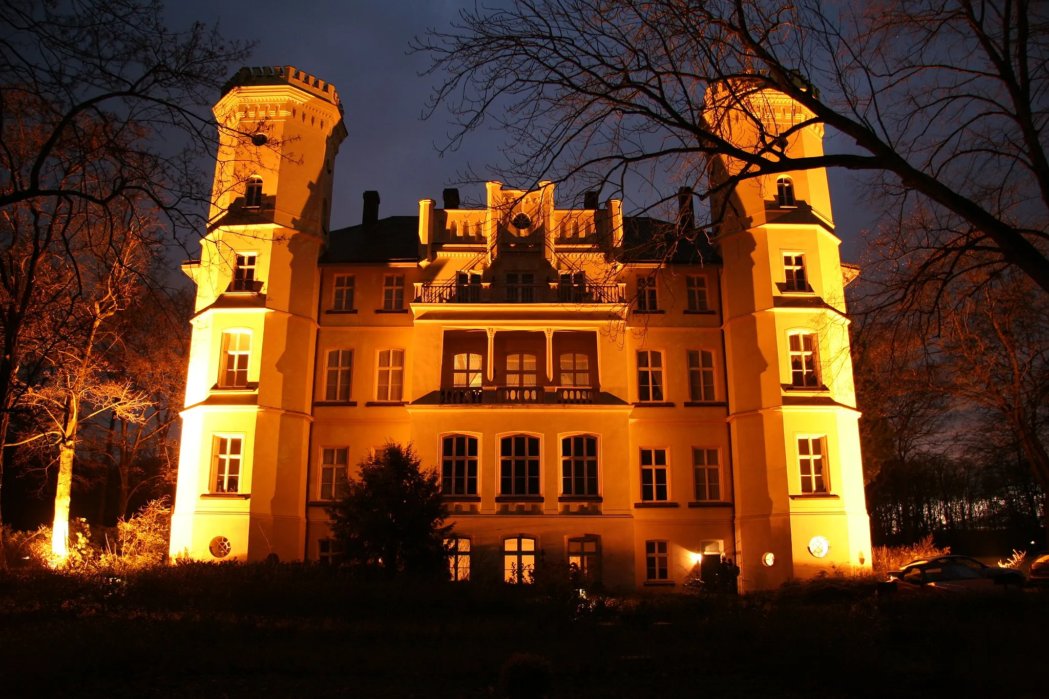 Photo showing: Schloss Schwansbell, Lünen, bei Nacht