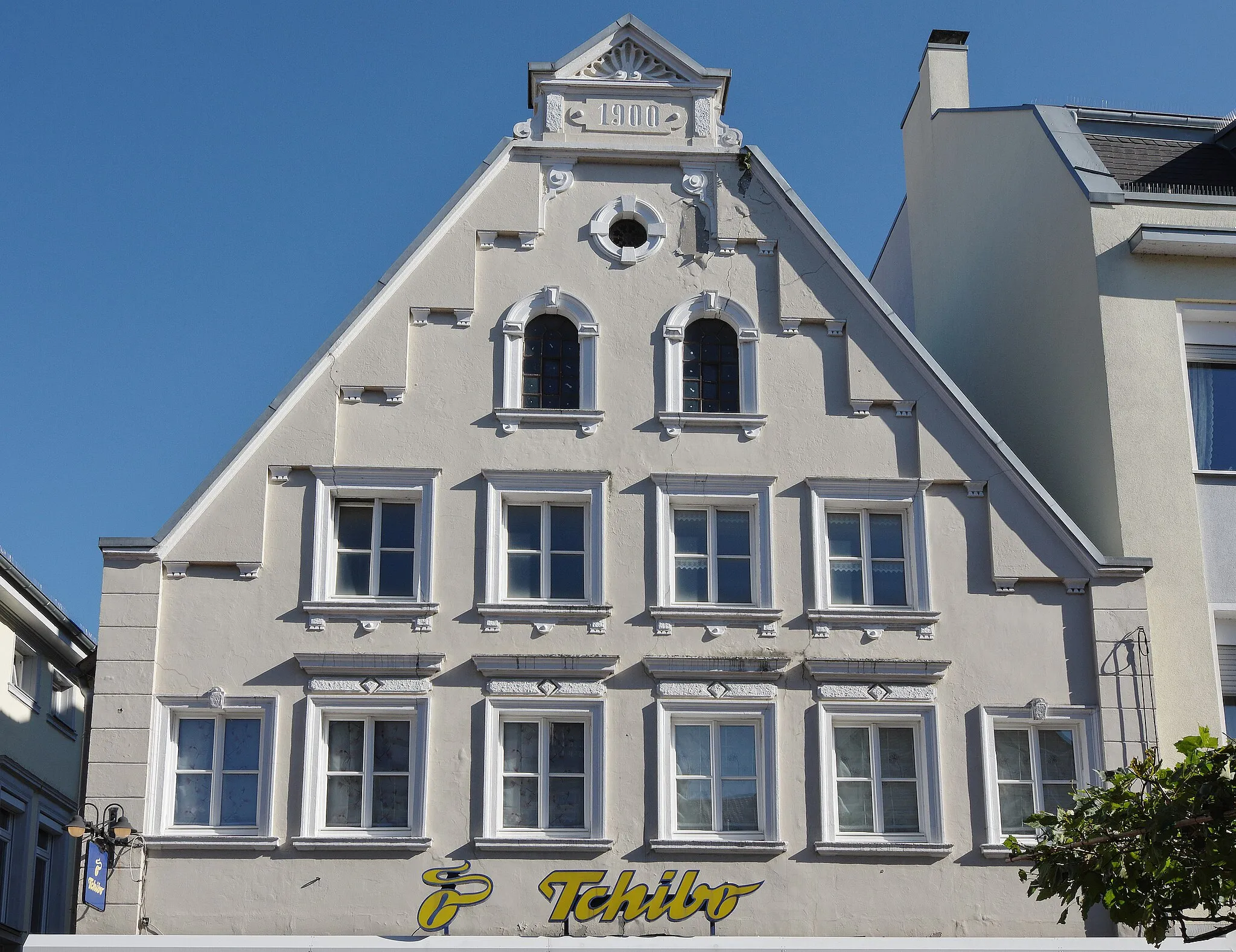Photo showing: Wohn- und Geschäftshaus Lünen, Lange Straße 20. Fachwerkhaus, die Giebelfront 1900 massiv erneuert. 17. Jahrhundert, Denkmalnummer 21