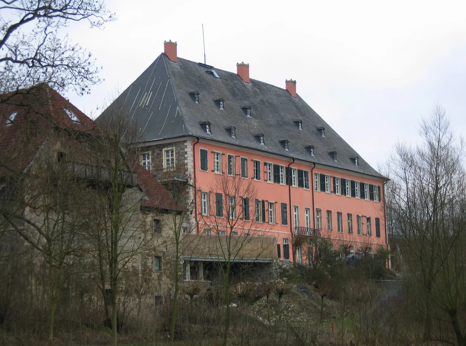 Photo showing: Restauriertes Schlossgebäude Haus Füchten (Privatbesitz) im Ortsteil Hünningen der Gemeinde Ense.