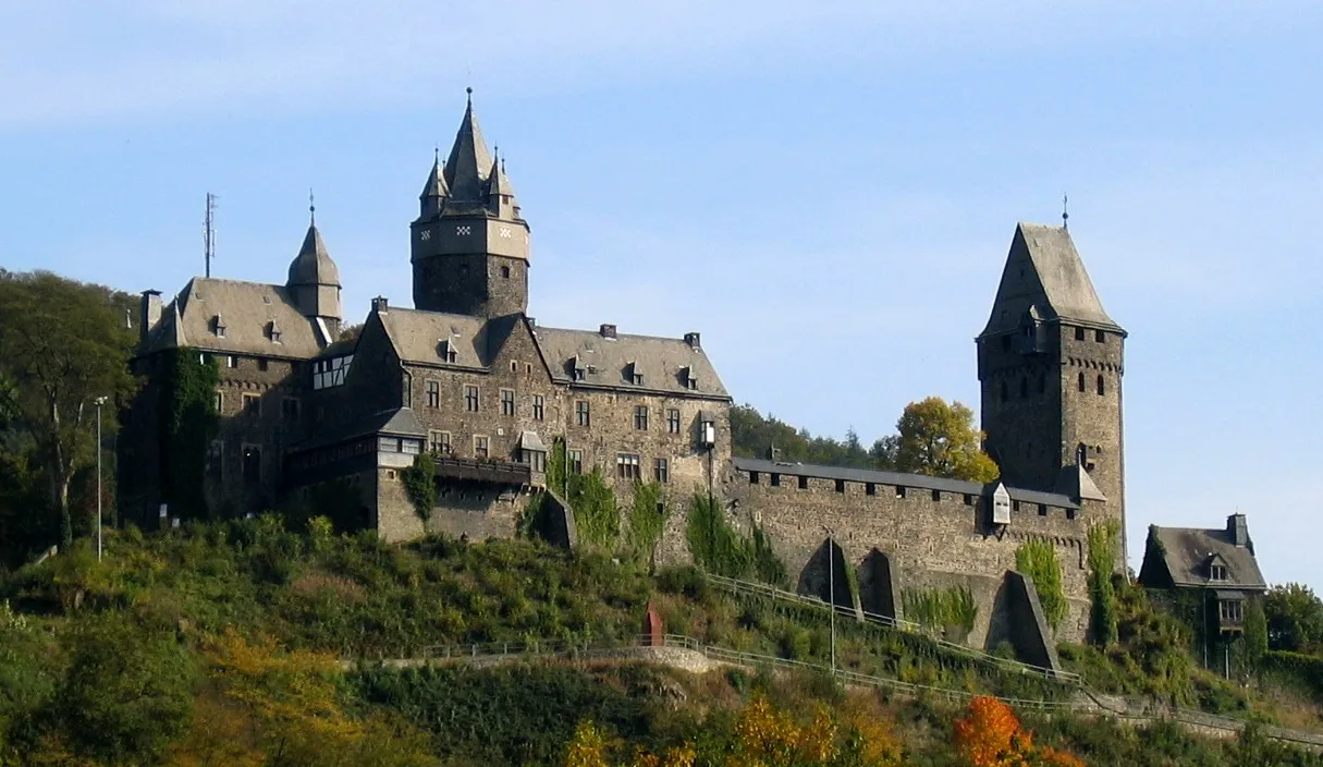 Photo showing: Description: Burg Altena (vermutlich Anfang 12. Jahrhundert) in Altena
Source: selbst fotografiert
Date: 9. Okt. 2005
Author: Asio otus