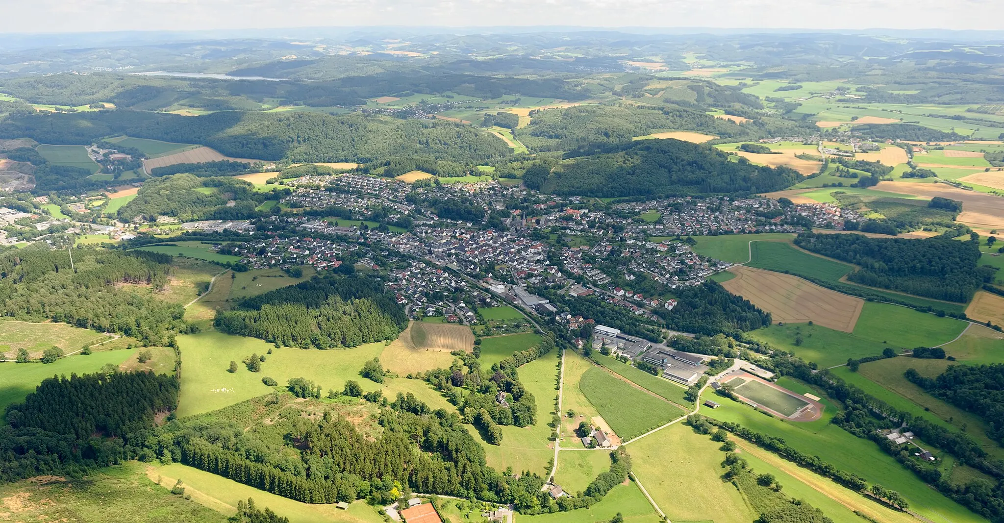 Photo showing: Fotoflug Sauerland West. Luftaufnahme: Balve, Blick Richtung Osten, Nordrhein-Westfalen.