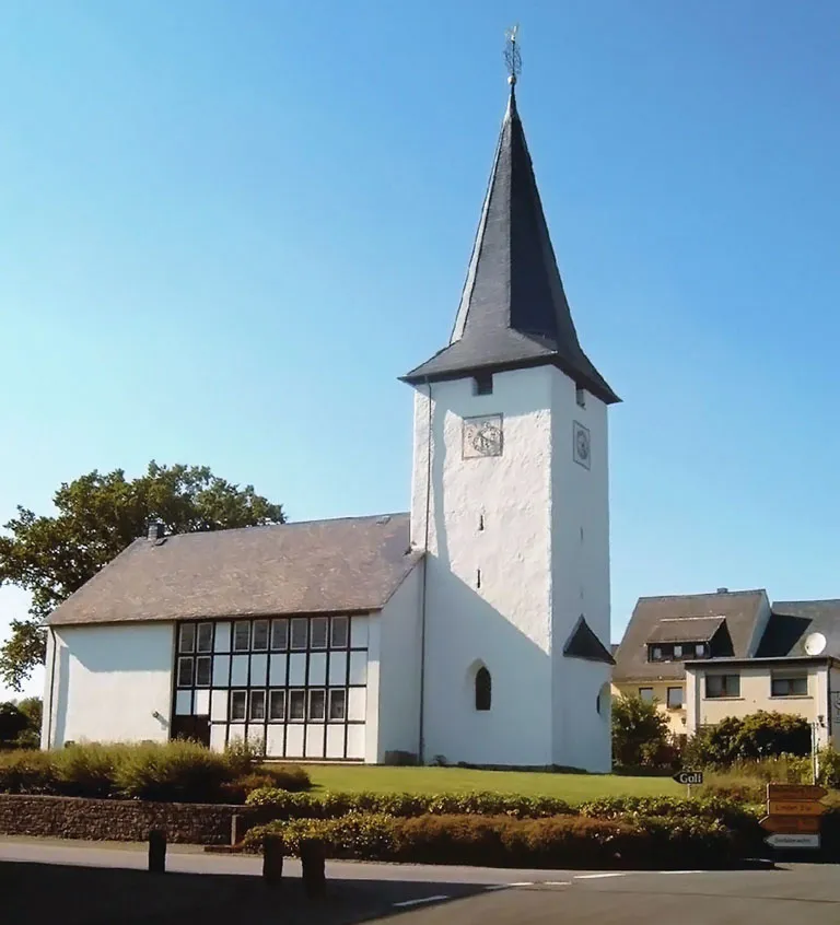 Photo showing: Kirche in Dreifelden, Westerwaldkreis, Rheinland-Pfalz, Deutschland/Church in Dreifelden, Westerwaldkreis, Rhineland-Palatinate, Germany