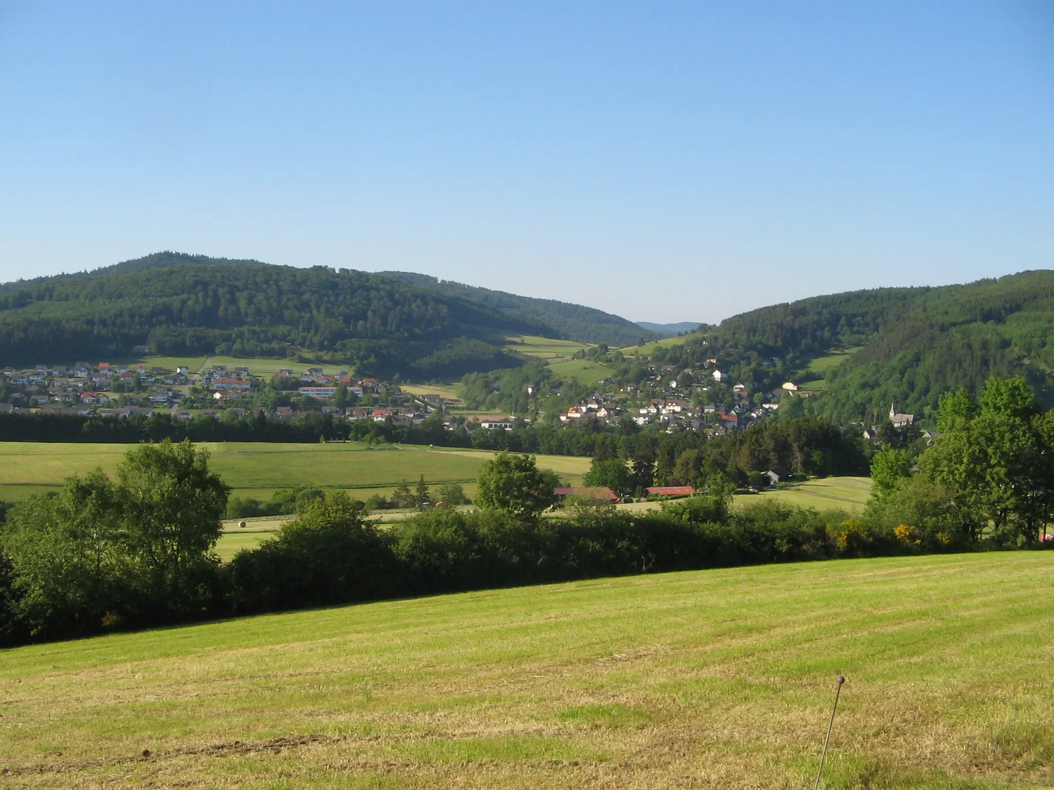 Photo showing: Bildbeschreibung: Blick auf Hatzfeld

Quelle: selbst fotografiert
Fotograf/Zeichner: T.Weber
Datum: 12.06.2006
Sonstiges: ...