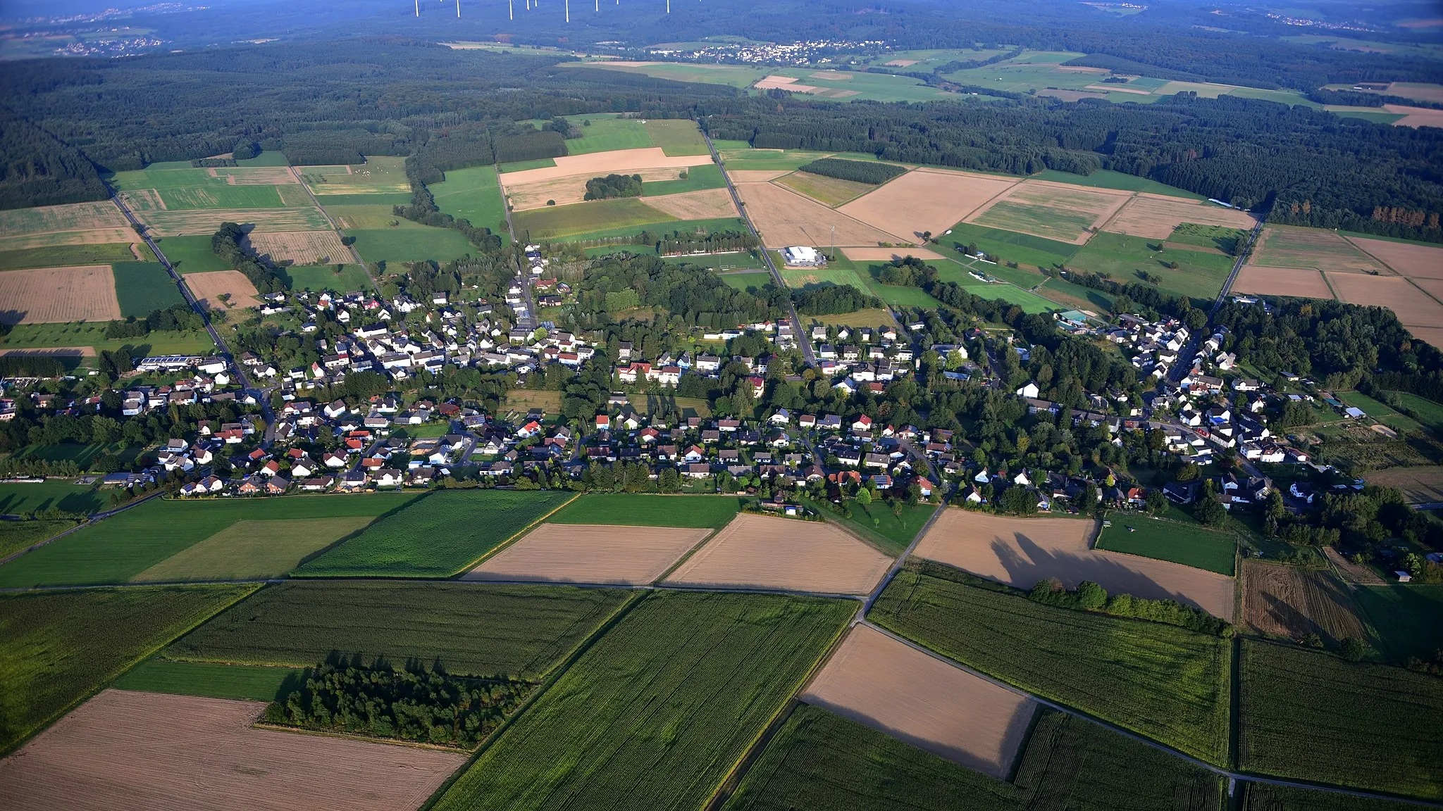 Photo showing: Roßbach (Westerwald), Luftaufnahme (2016)