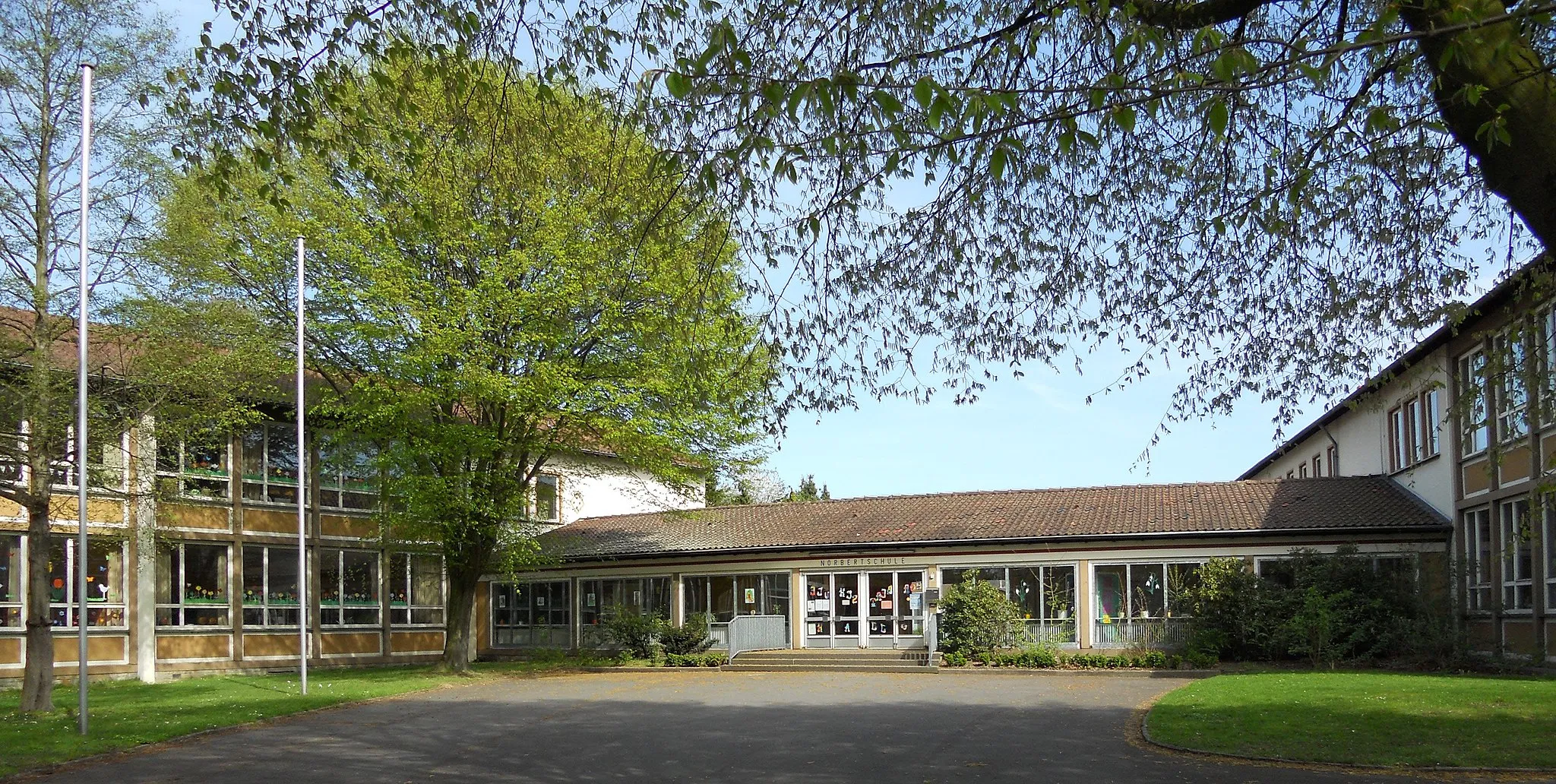 Photo showing: Ehemalige englische und kanadische Schule, heute St.-Norbert-Schule, in Werl.