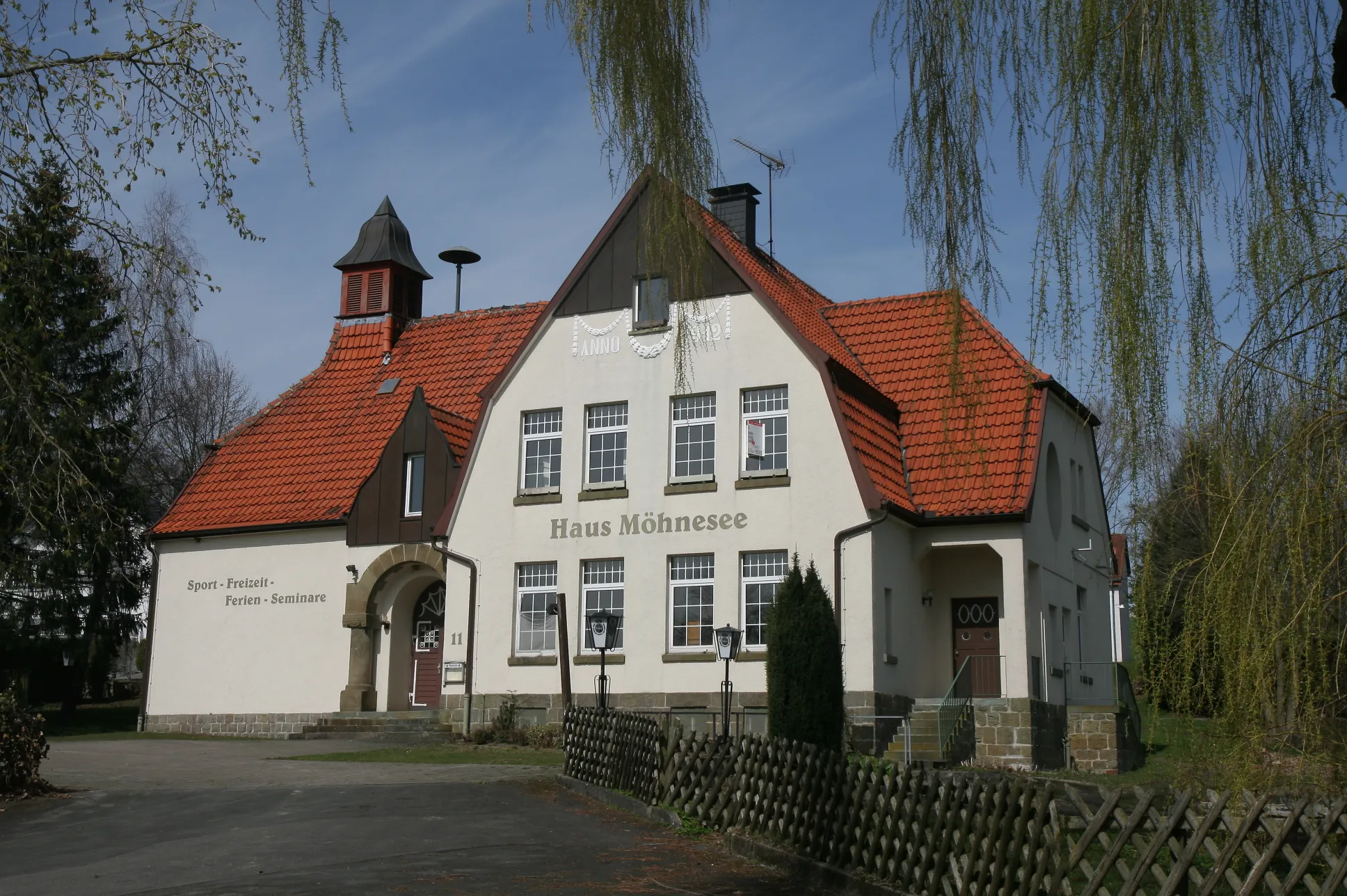 Photo showing: Alte Schule Delecke („Haus Möhnesee”) in Möhnesee-Delecke, Linkstraße 11.