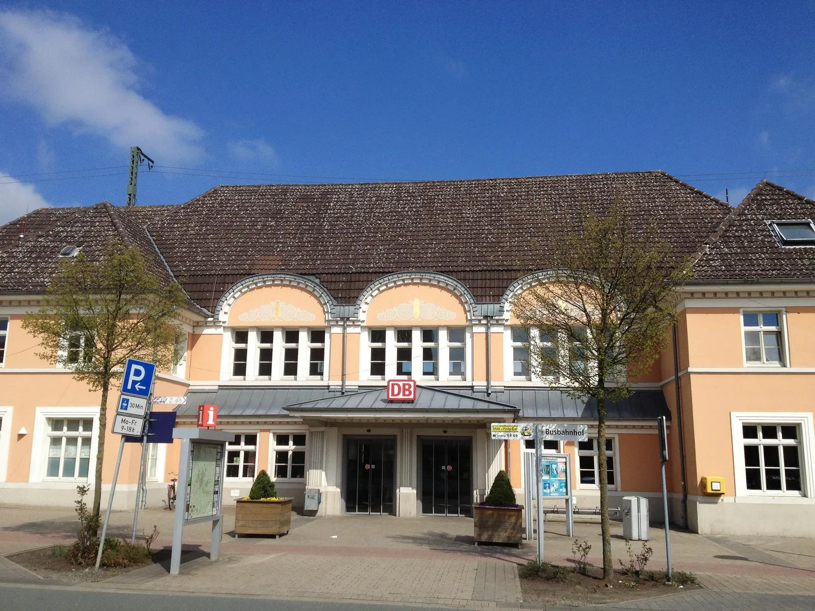 Photo showing: Oelder Bahnhof - Frontalansicht
