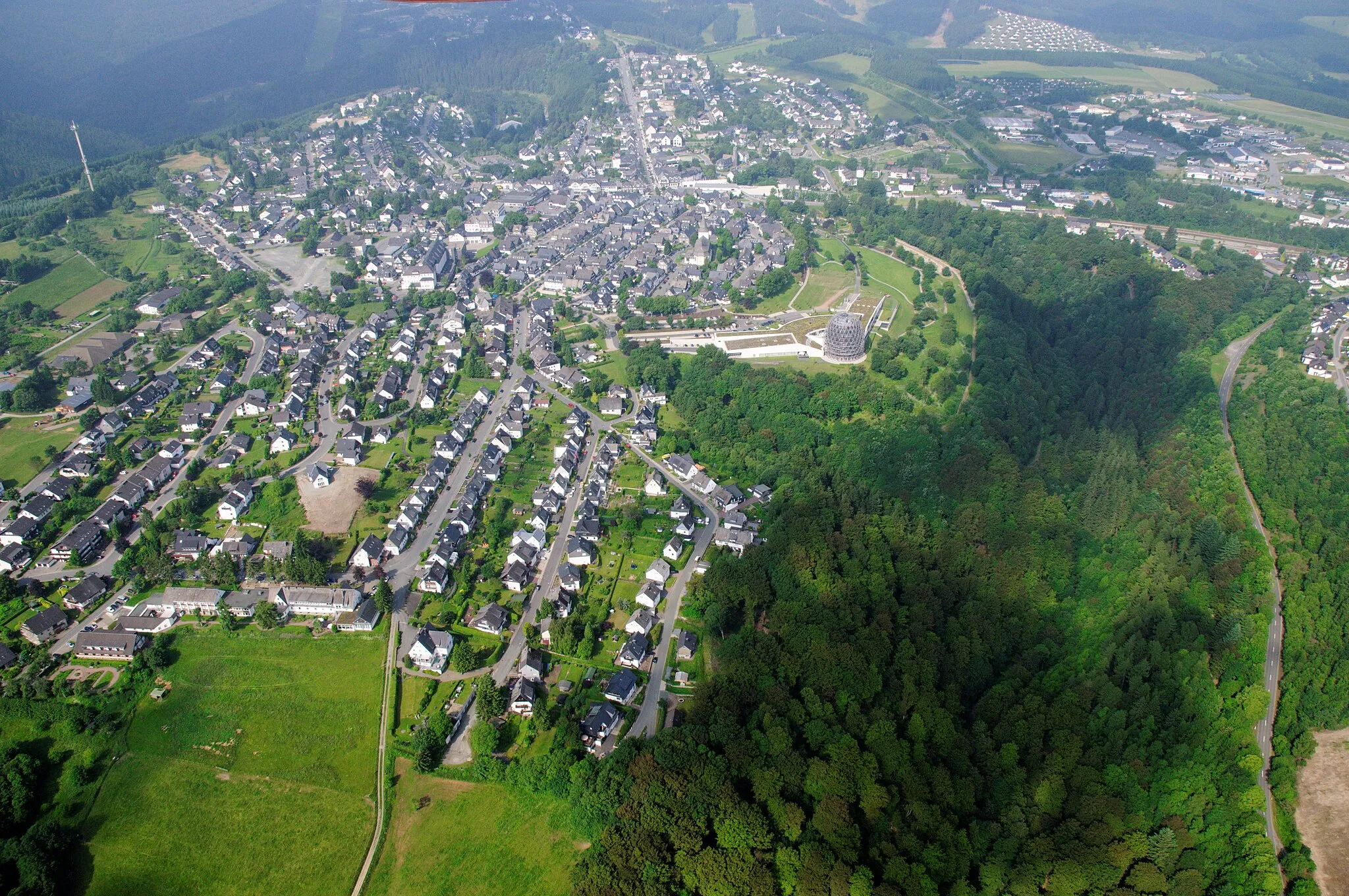 Photo showing: Fotoflug Sauerland-Ost: Winterberg

The production, editing or release of this file was supported by the Community-Budget of Wikimedia Deutschland.
To see other files made with the support of Wikimedia Deutschland, please see the category Supported by Wikimedia Deutschland.
العربية ∙ বাংলা ∙ Deutsch ∙ English ∙ Esperanto ∙ français ∙ magyar ∙ Bahasa Indonesia ∙ italiano ∙ 日本語 ∙ македонски ∙ മലയാളം ∙ Bahasa Melayu ∙ Nederlands ∙ português ∙ русский ∙ svenska ∙ українська ∙ +/−