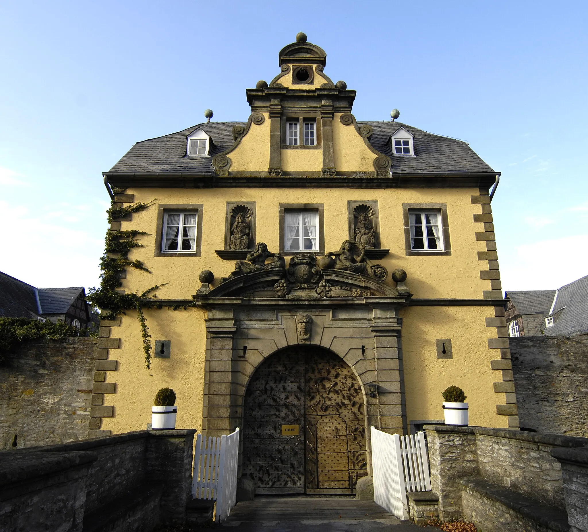 Photo showing: Torhaus Schloss Eringerfeld