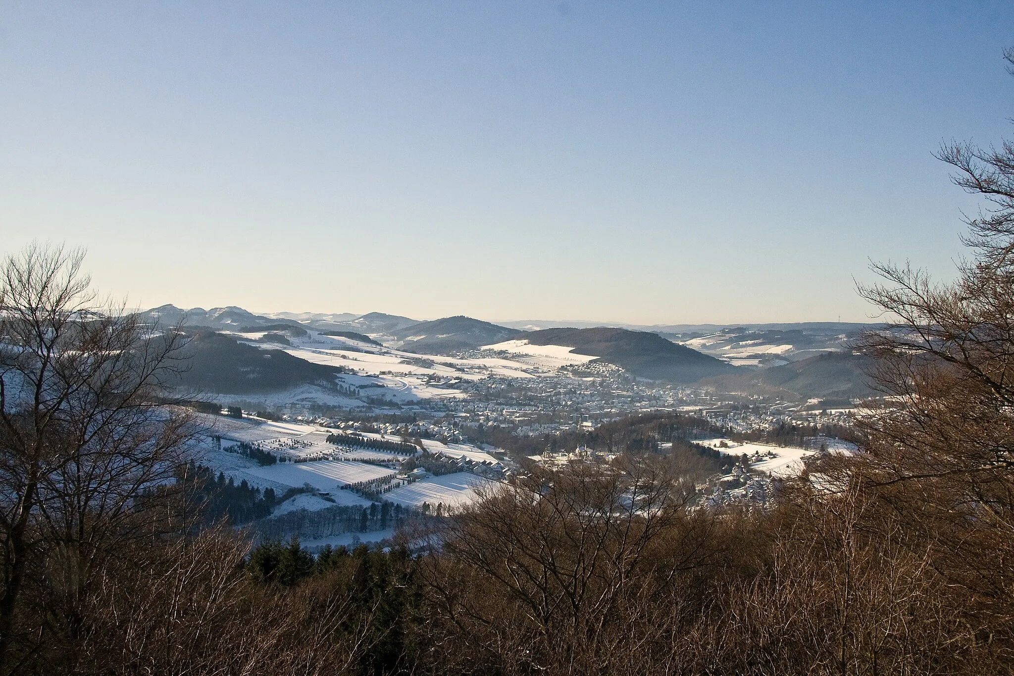 Photo showing: Blick vom Borberg ins Ruhrtal bei Olsberg