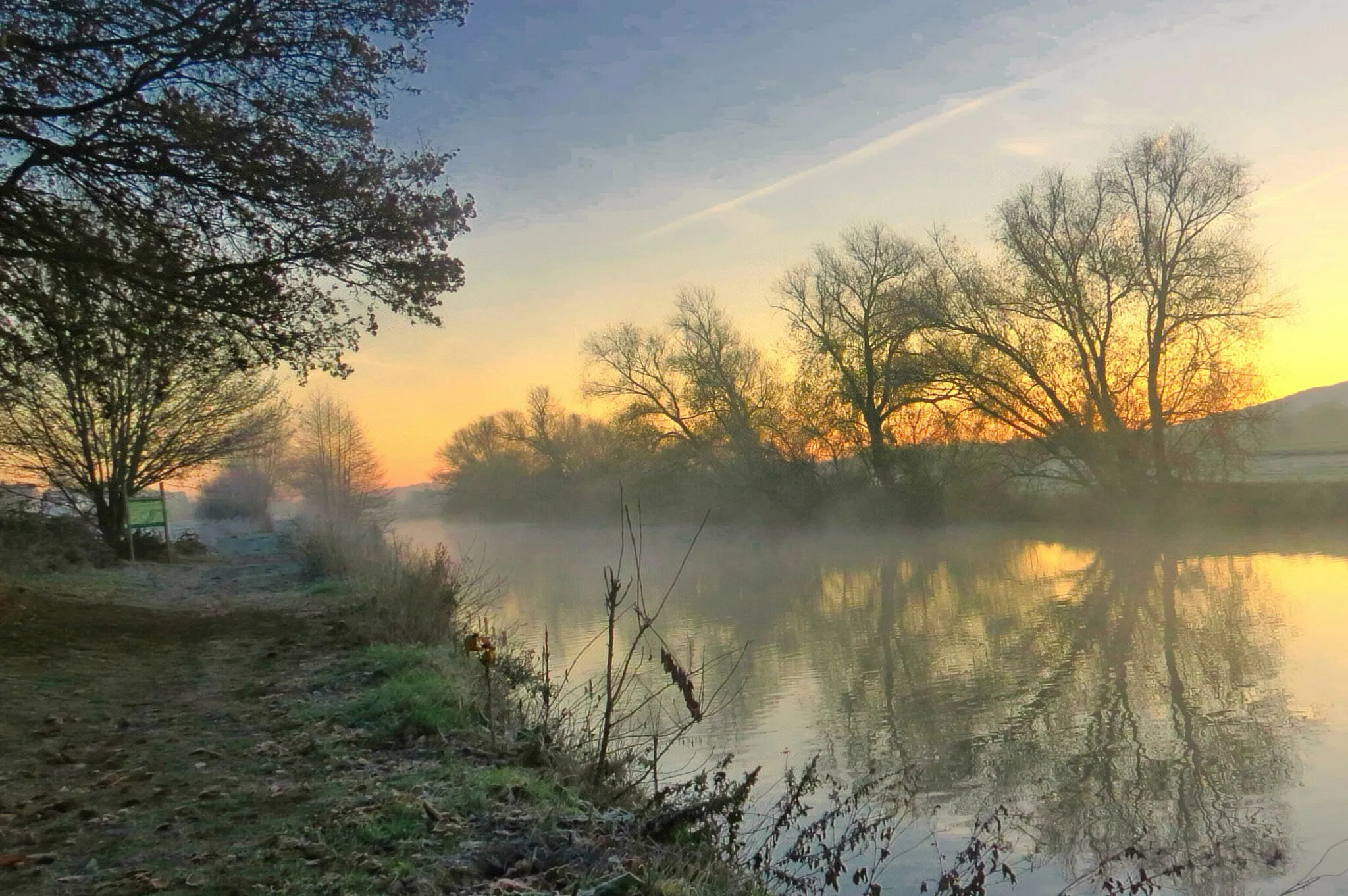 Photo showing: Im ersten Tageslicht an der Ruhr