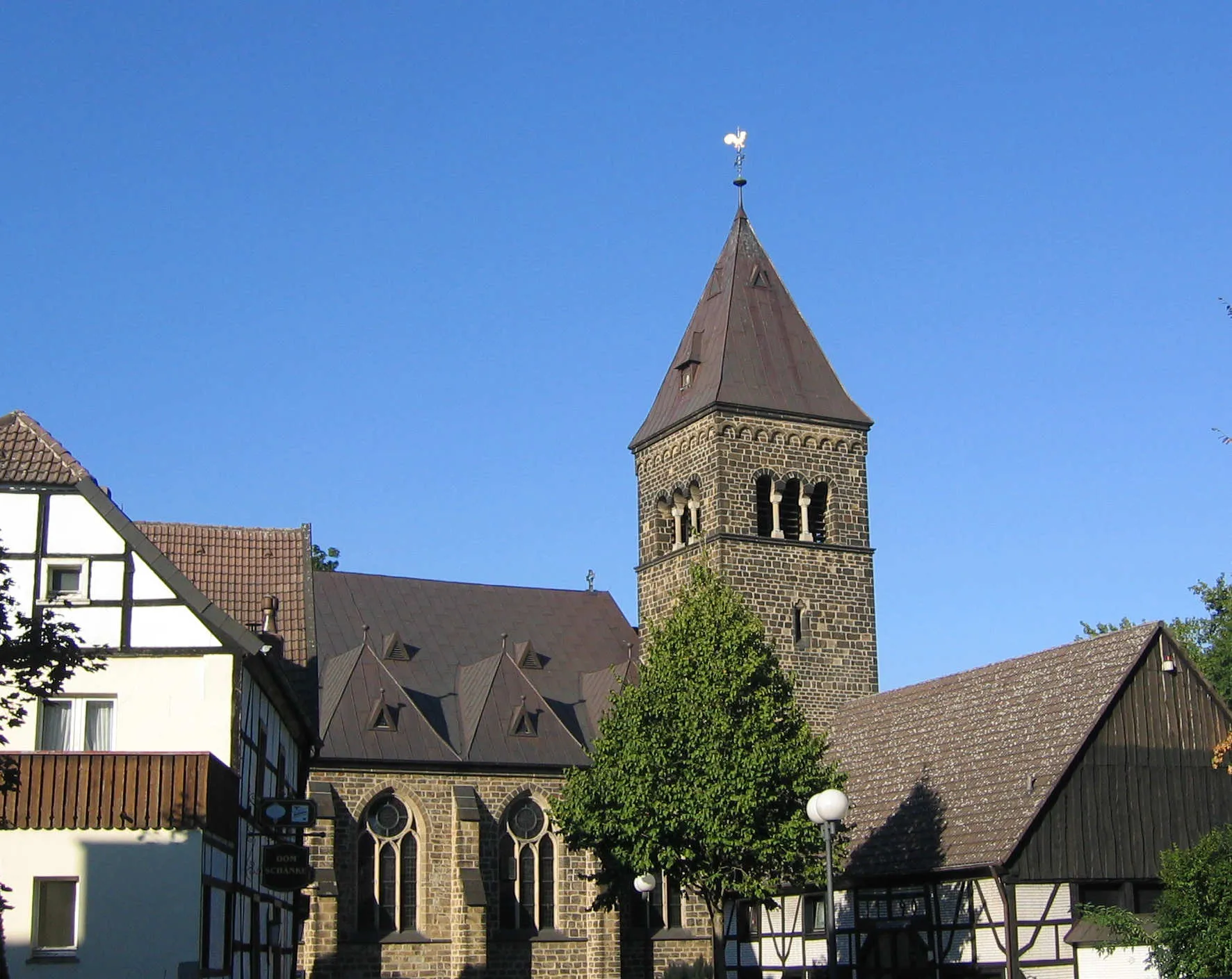 Photo showing: Alte Kirche Dortmund Huckarde (Urbanuskirche)
Eigene Aufnahme

September 2006