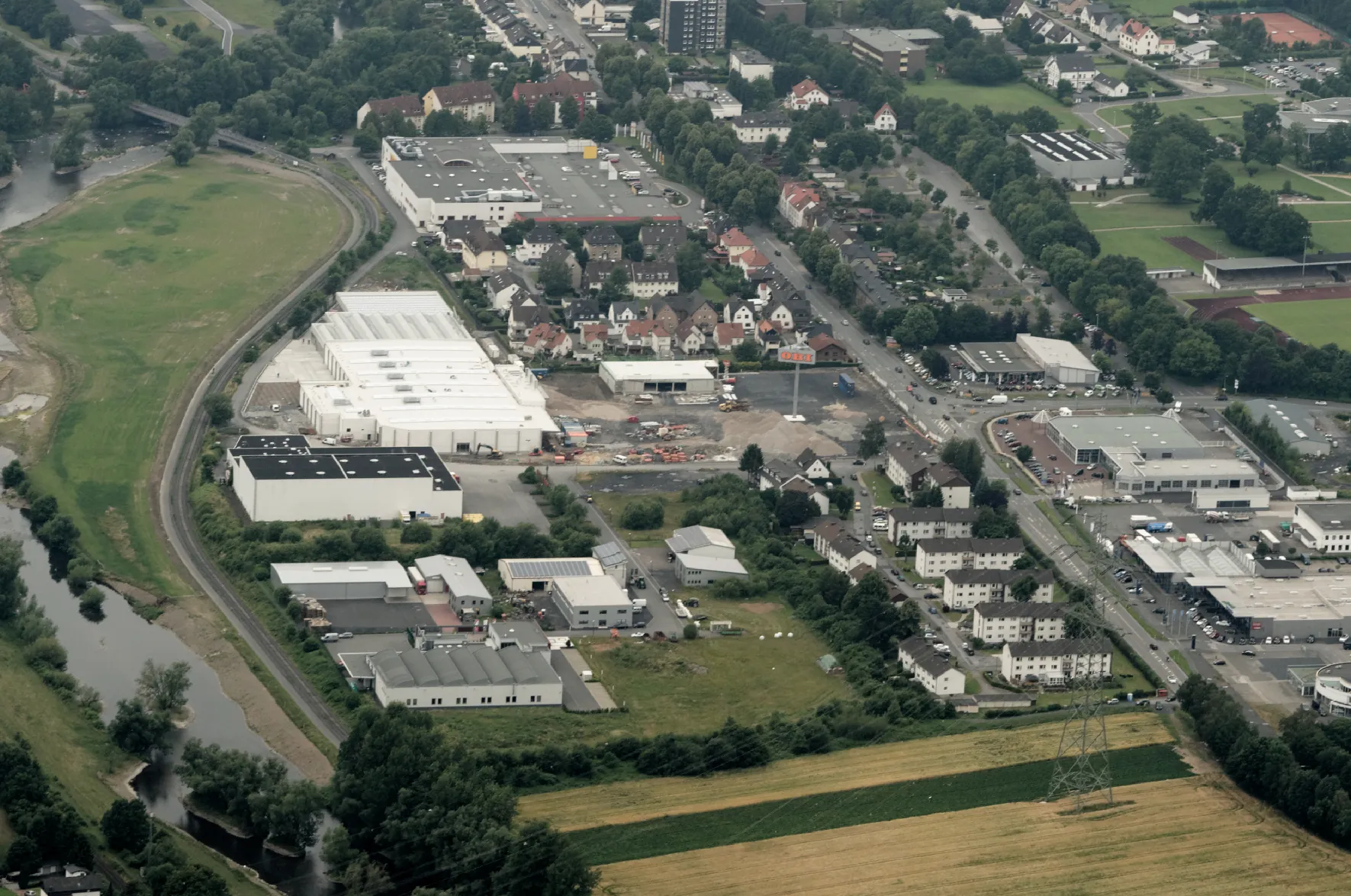 Photo showing: Arnsberg-Hüsten: Arnsberger Straße mit Neubau OBI-Markt, Möbel Wortmann/Pocco (Fotoflug Sauerland Nord)

The production, editing or release of this file was supported by the Community-Budget of Wikimedia Deutschland.
To see other files made with the support of Wikimedia Deutschland, please see the category Supported by Wikimedia Deutschland.
العربية ∙ বাংলা ∙ Deutsch ∙ English ∙ Esperanto ∙ français ∙ magyar ∙ Bahasa Indonesia ∙ italiano ∙ 日本語 ∙ македонски ∙ മലയാളം ∙ Bahasa Melayu ∙ Nederlands ∙ português ∙ русский ∙ svenska ∙ українська ∙ +/−