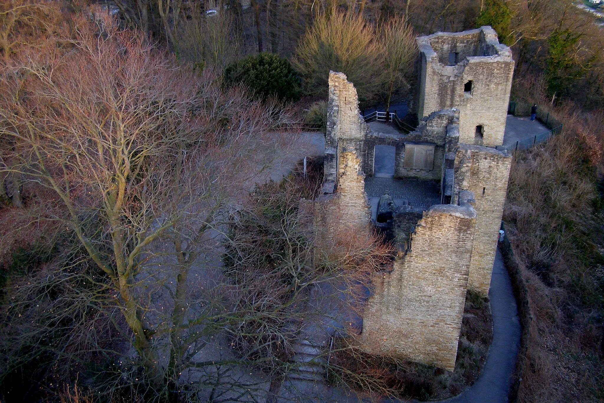 Photo showing: Blick vom Vincketurm zur Ruine Hohensyburg, Dortmund-Syburg