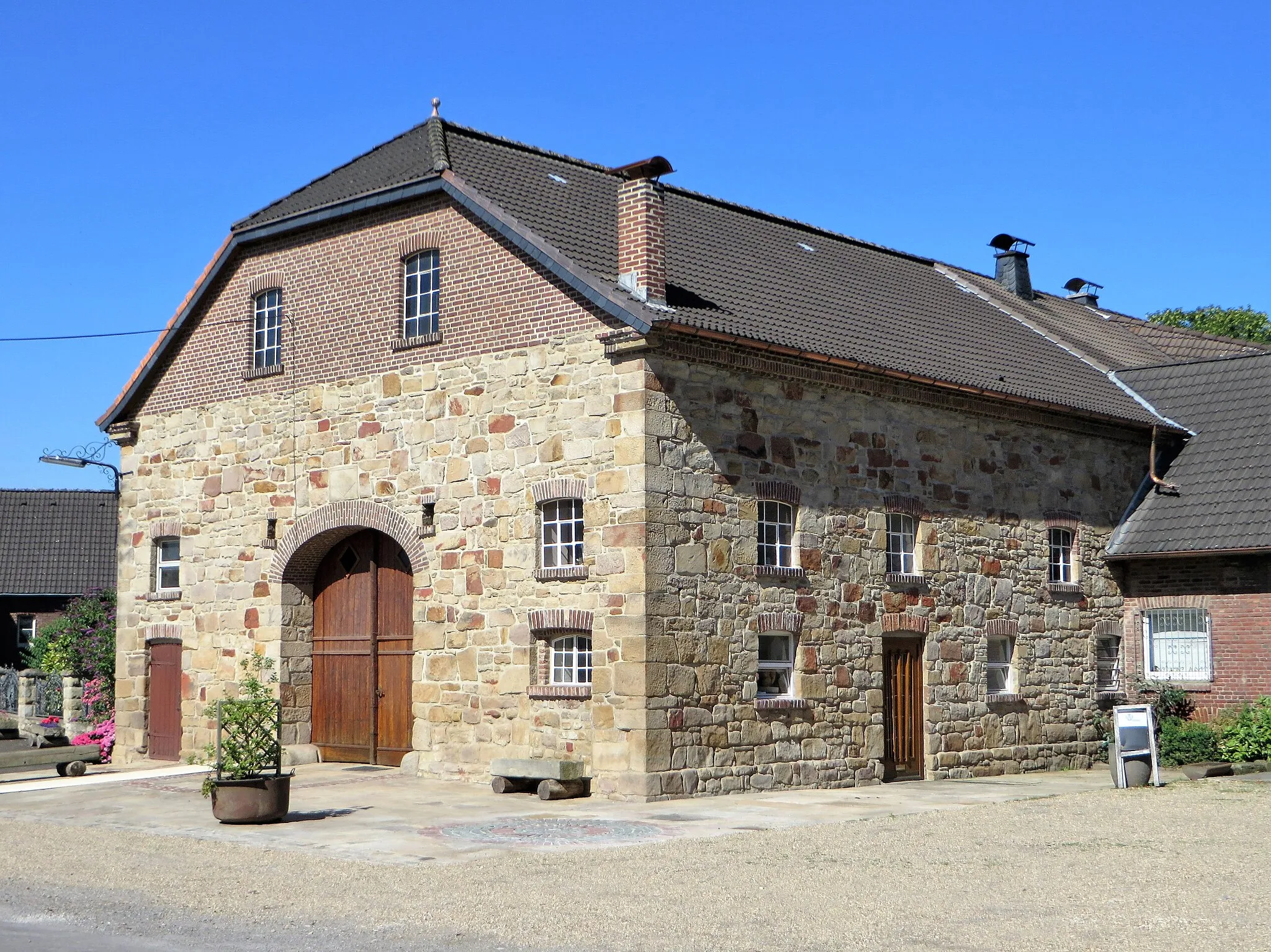 Photo showing: Ehemaliger Bauernhof im Hagener Stadtteil Garenfeld, Zur Feldlage. 1873 von Fritz Schulte und Lina Schmalenbeck erbaut.