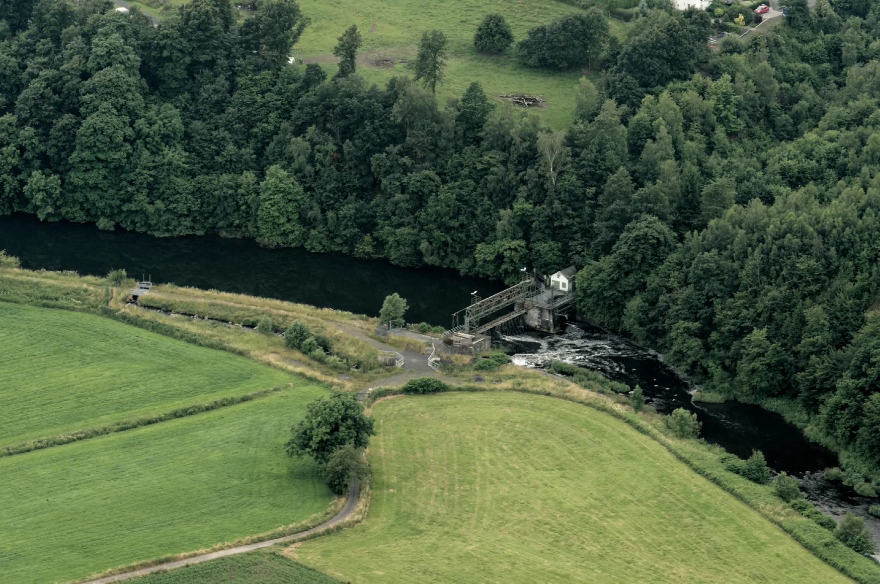 Photo showing: Arnsberg: Ruhr mit Stauwehr (Fotoflug Sauerland Nord)

The production, editing or release of this file was supported by the Community-Budget of Wikimedia Deutschland.
To see other files made with the support of Wikimedia Deutschland, please see the category Supported by Wikimedia Deutschland.
العربية ∙ বাংলা ∙ Deutsch ∙ English ∙ Esperanto ∙ français ∙ magyar ∙ Bahasa Indonesia ∙ italiano ∙ 日本語 ∙ македонски ∙ മലയാളം ∙ Bahasa Melayu ∙ Nederlands ∙ português ∙ русский ∙ svenska ∙ українська ∙ +/−