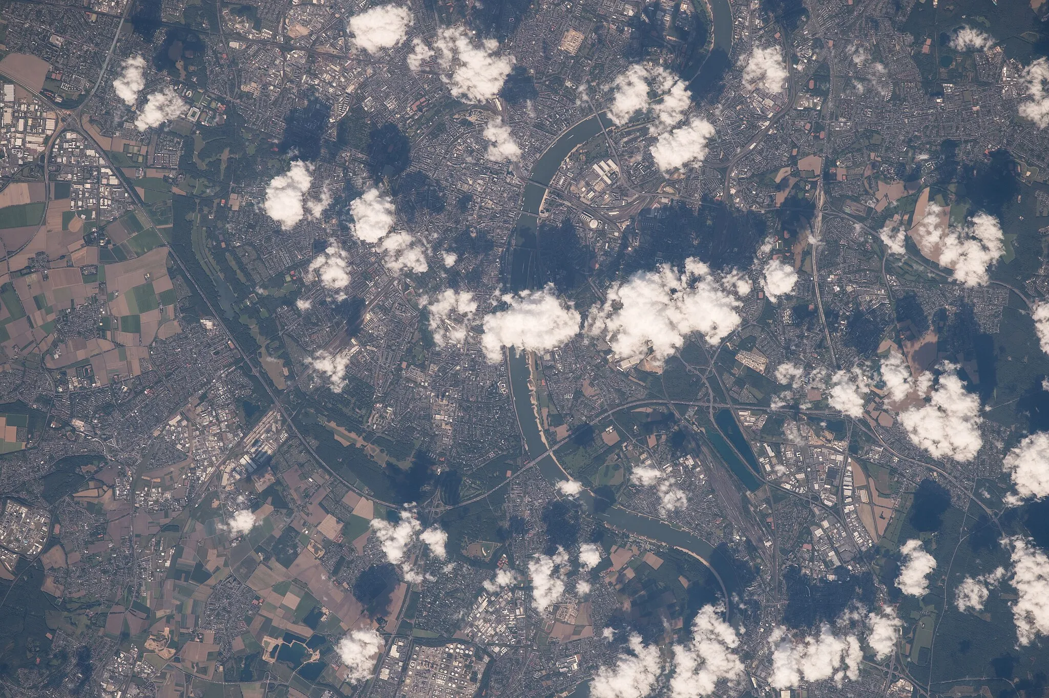 Photo showing: View of Earth taken during ISS Expedition 48.