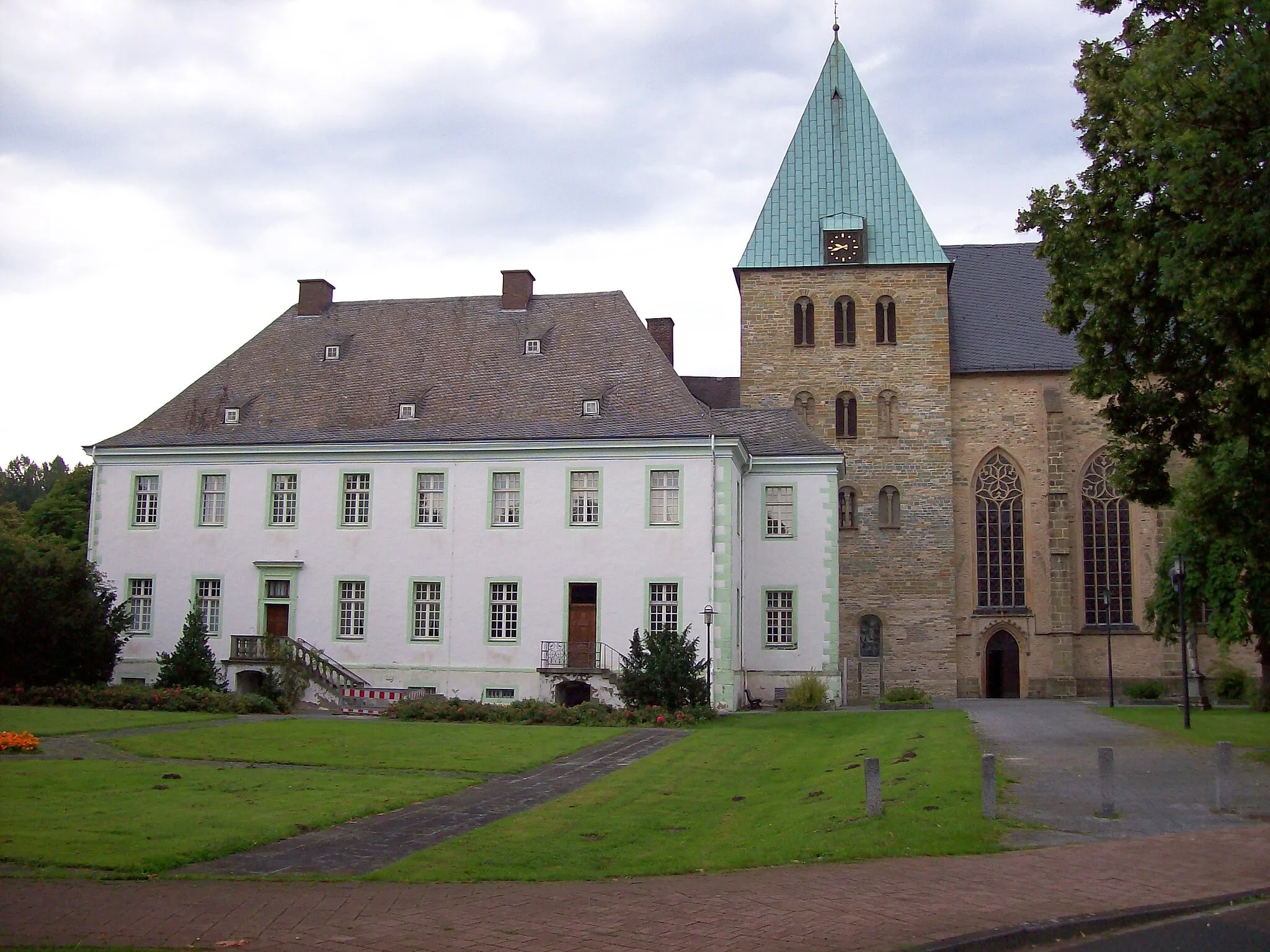 Photo showing: Abtei Liesborn, Seitenflügel mit Kirche (Germany)