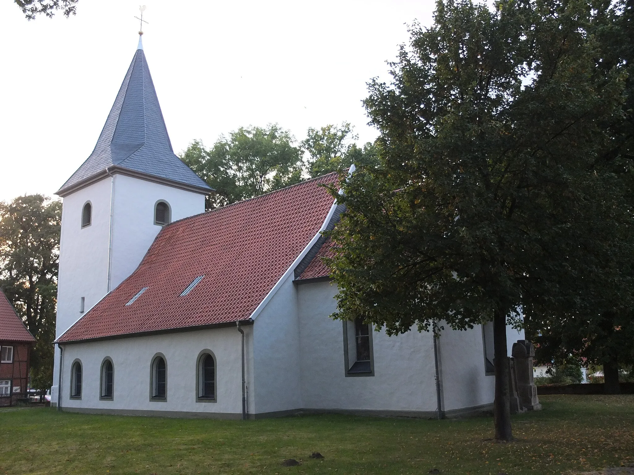 Photo showing: St. Matthias-Kirche in Soest-Meiningsen, Süd-Ostansicht in der Abendsonne