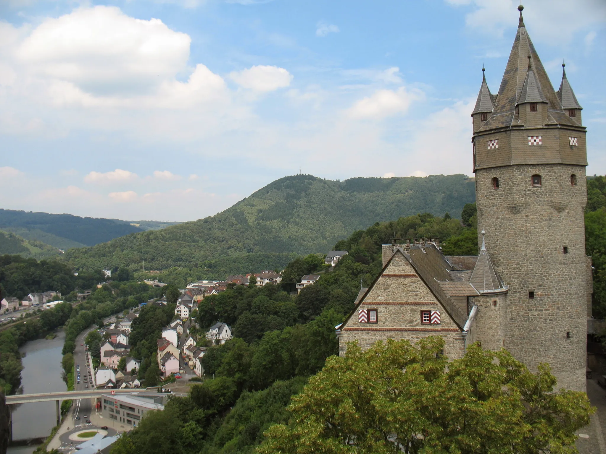 Photo showing: 500px provided description: In Altena, Germany there is a castle called Burg Altena. [#river ,#castle ,#valley ,#altena ,#lenne]