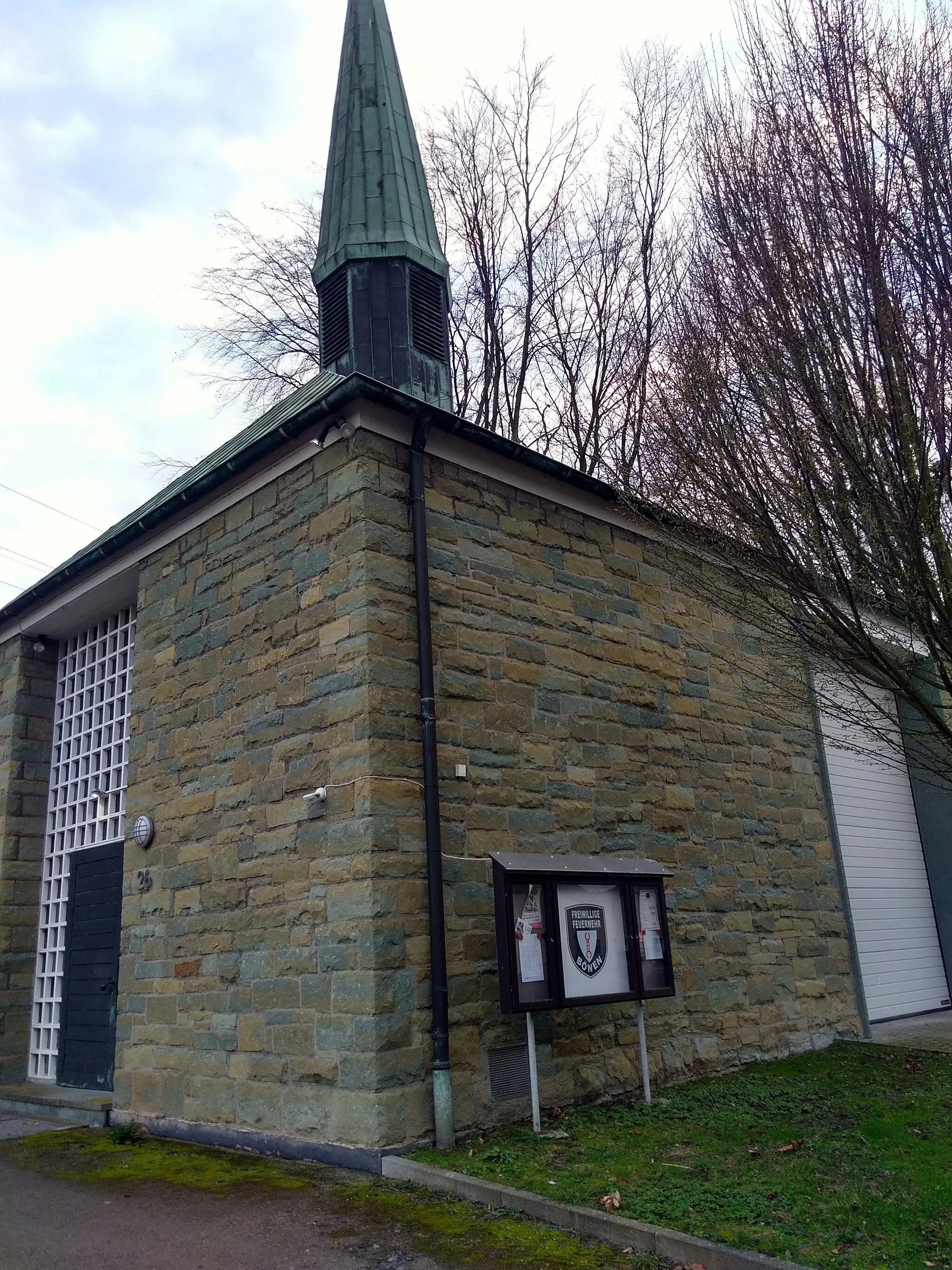 Photo showing: 2009 profanierte ehemalige Kapelle St. Michael in Bönen-Lenningsen. Heute durch die FFW Lenningsen genutzt.