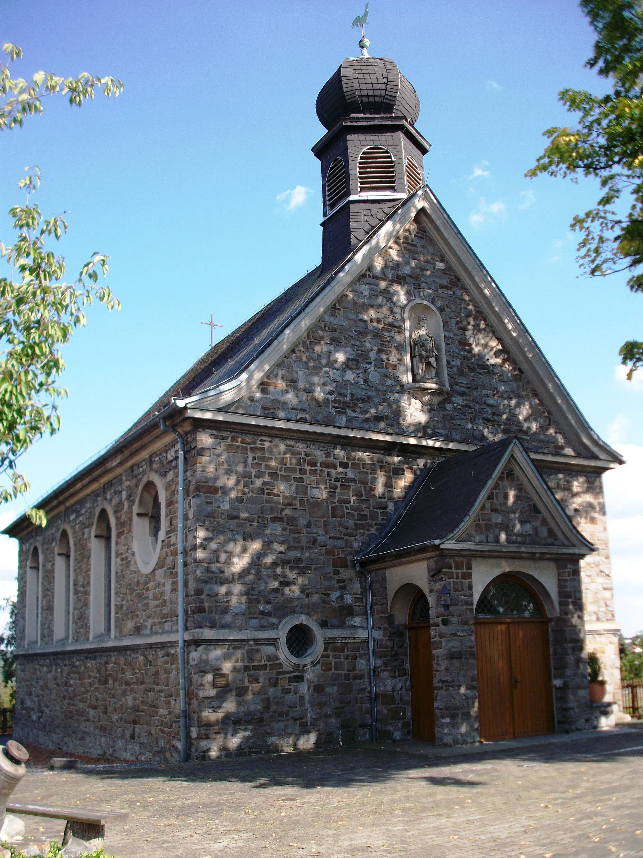 Photo showing: St. Isidor Kirche in Arnsberg-Bachum