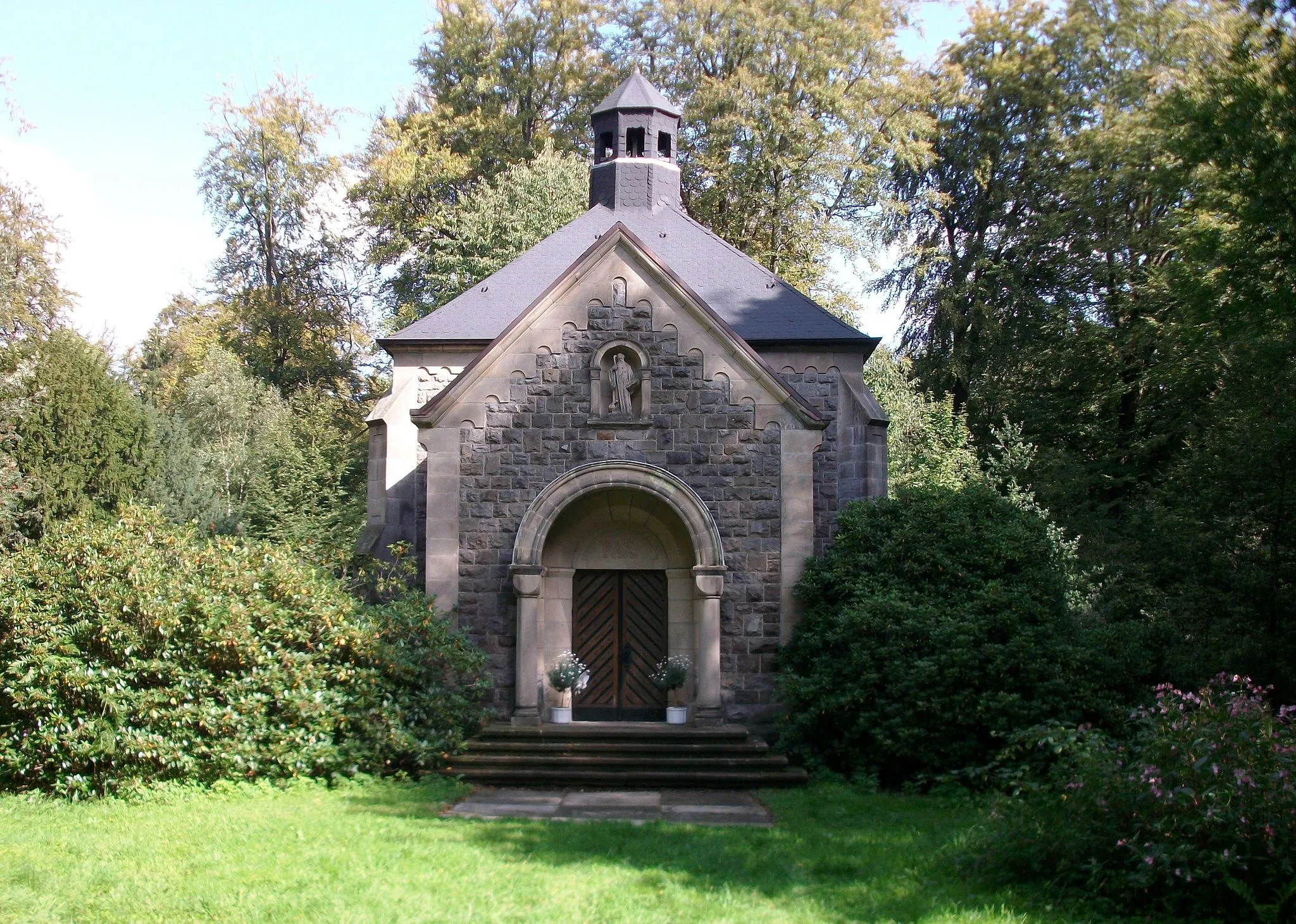 Photo showing: St. Benediktus Kapelle in Arnsberg-Voßwinkel