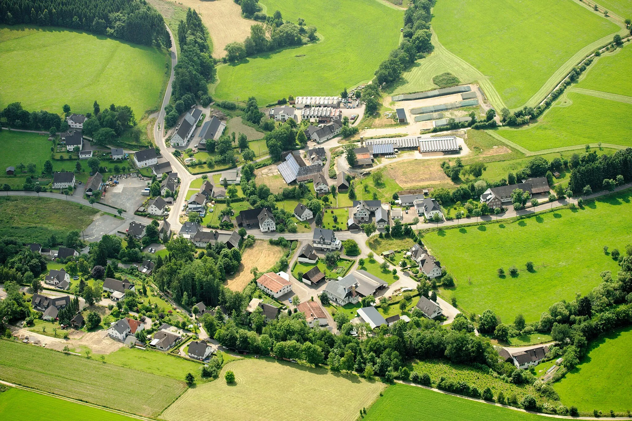 Photo showing: Fotoflug Sauerland-Ost – Schmallenberg-Niederberndorf von Osten

The production, editing or release of this file was supported by the Community-Budget of Wikimedia Deutschland.
To see other files made with the support of Wikimedia Deutschland, please see the category Supported by Wikimedia Deutschland.
العربية ∙ বাংলা ∙ Deutsch ∙ English ∙ Esperanto ∙ français ∙ magyar ∙ Bahasa Indonesia ∙ italiano ∙ 日本語 ∙ македонски ∙ മലയാളം ∙ Bahasa Melayu ∙ Nederlands ∙ português ∙ русский ∙ svenska ∙ українська ∙ +/−