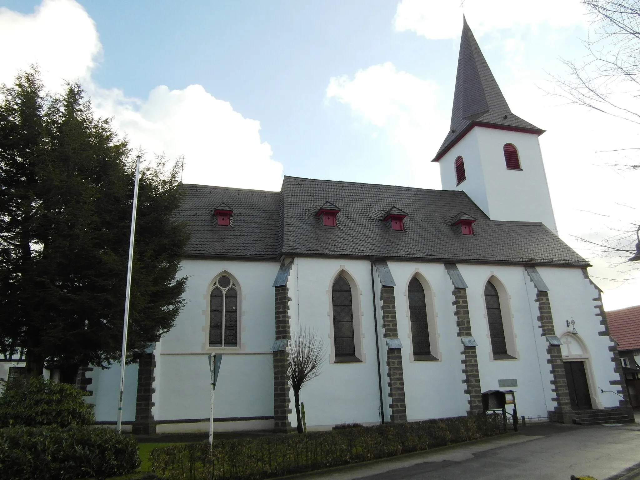 Photo showing: St. Johannes Baptist in Finnentrop- Serkenrode, erbaut 1901