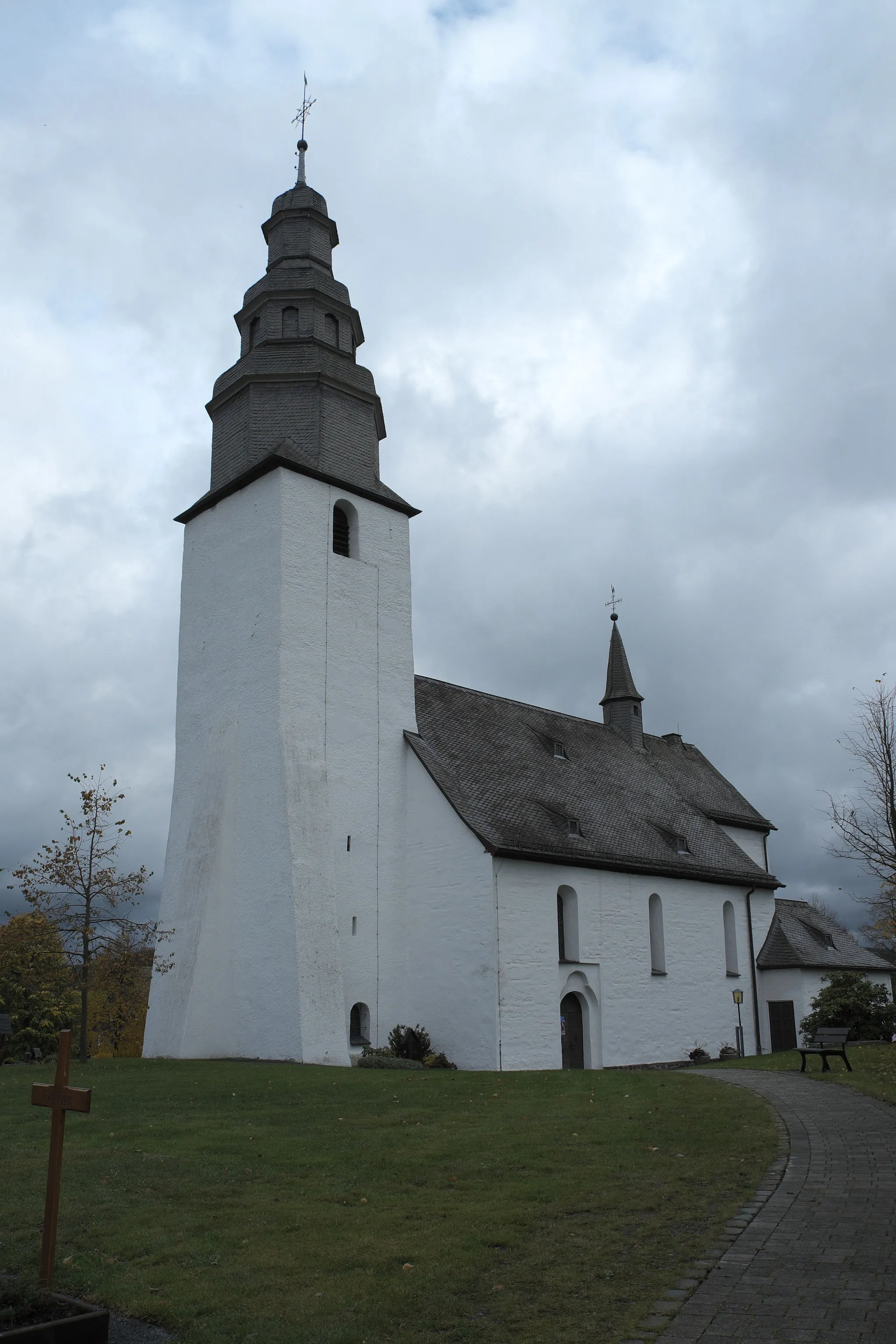Photo showing: Katholische Pfarrkirche St. Peter und Paul in Wormbach (Schmallenberg) im Hochsauerlandkreis (Nordrhein-Westfalen)