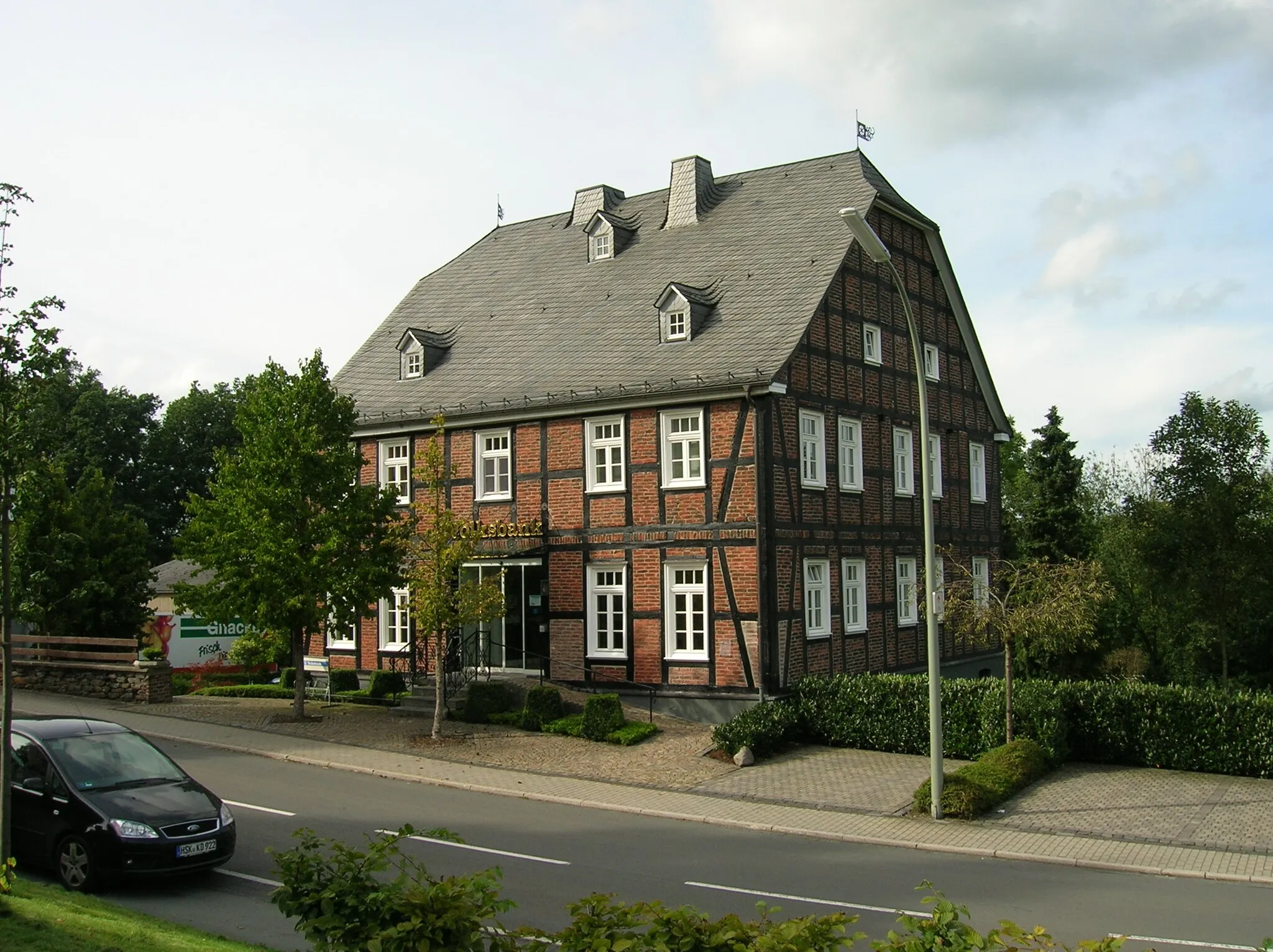 Photo showing: „Bürgerhaus“ in Schmallenberg-Wormbach, heute Wohnhaus und Geschäftsstelle der Volksbank