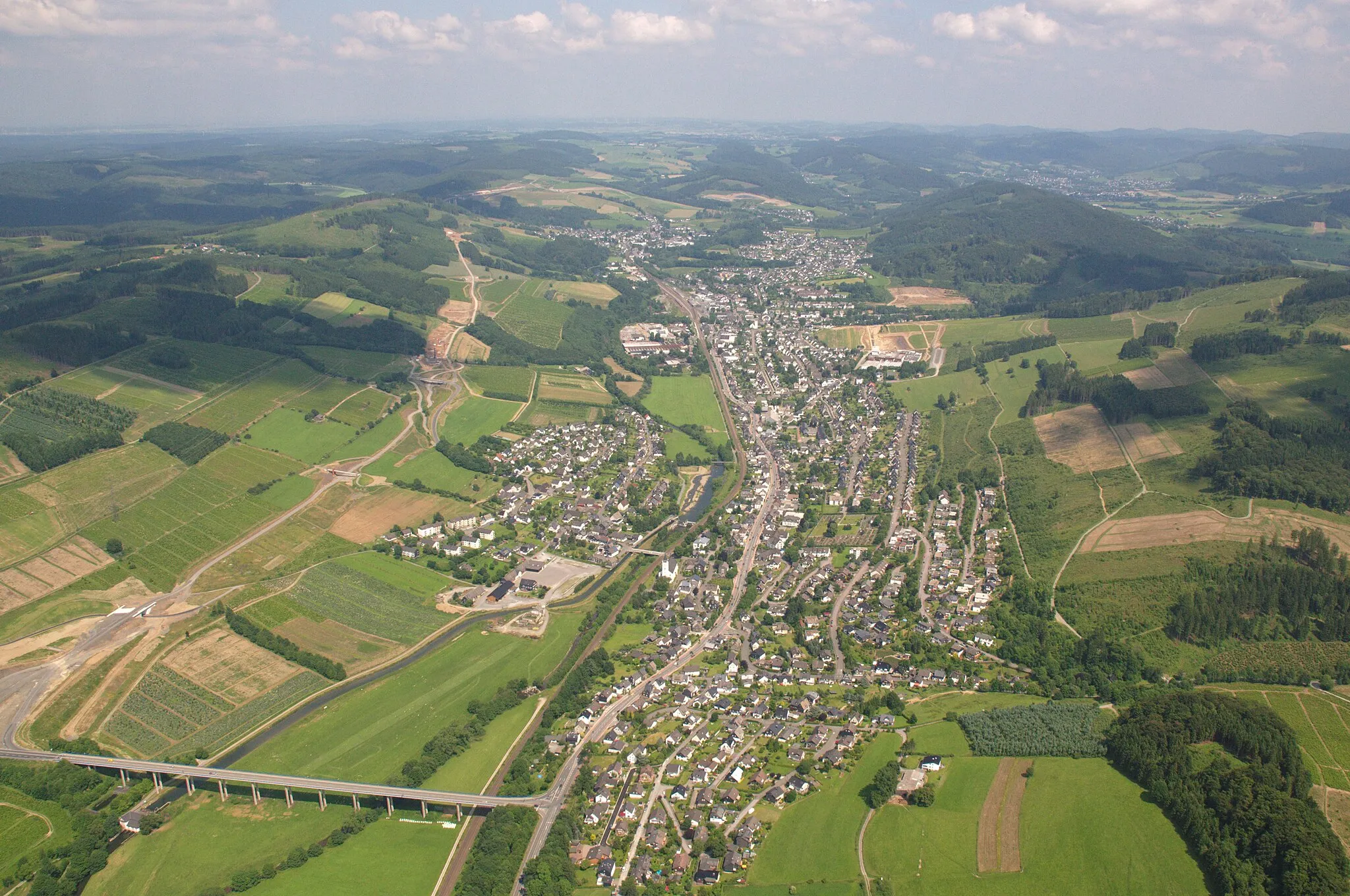 Photo showing: Fotoflug Sauerland-Ost: Bestwig, Ruhrtal; Ende der Bundesautobahn 46; Blickrichtung Osten auf Ostwig.

The production, editing or release of this file was supported by the Community-Budget of Wikimedia Deutschland.
To see other files made with the support of Wikimedia Deutschland, please see the category Supported by Wikimedia Deutschland.
العربية ∙ বাংলা ∙ Deutsch ∙ English ∙ Esperanto ∙ français ∙ magyar ∙ Bahasa Indonesia ∙ italiano ∙ 日本語 ∙ македонски ∙ മലയാളം ∙ Bahasa Melayu ∙ Nederlands ∙ português ∙ русский ∙ svenska ∙ українська ∙ +/−