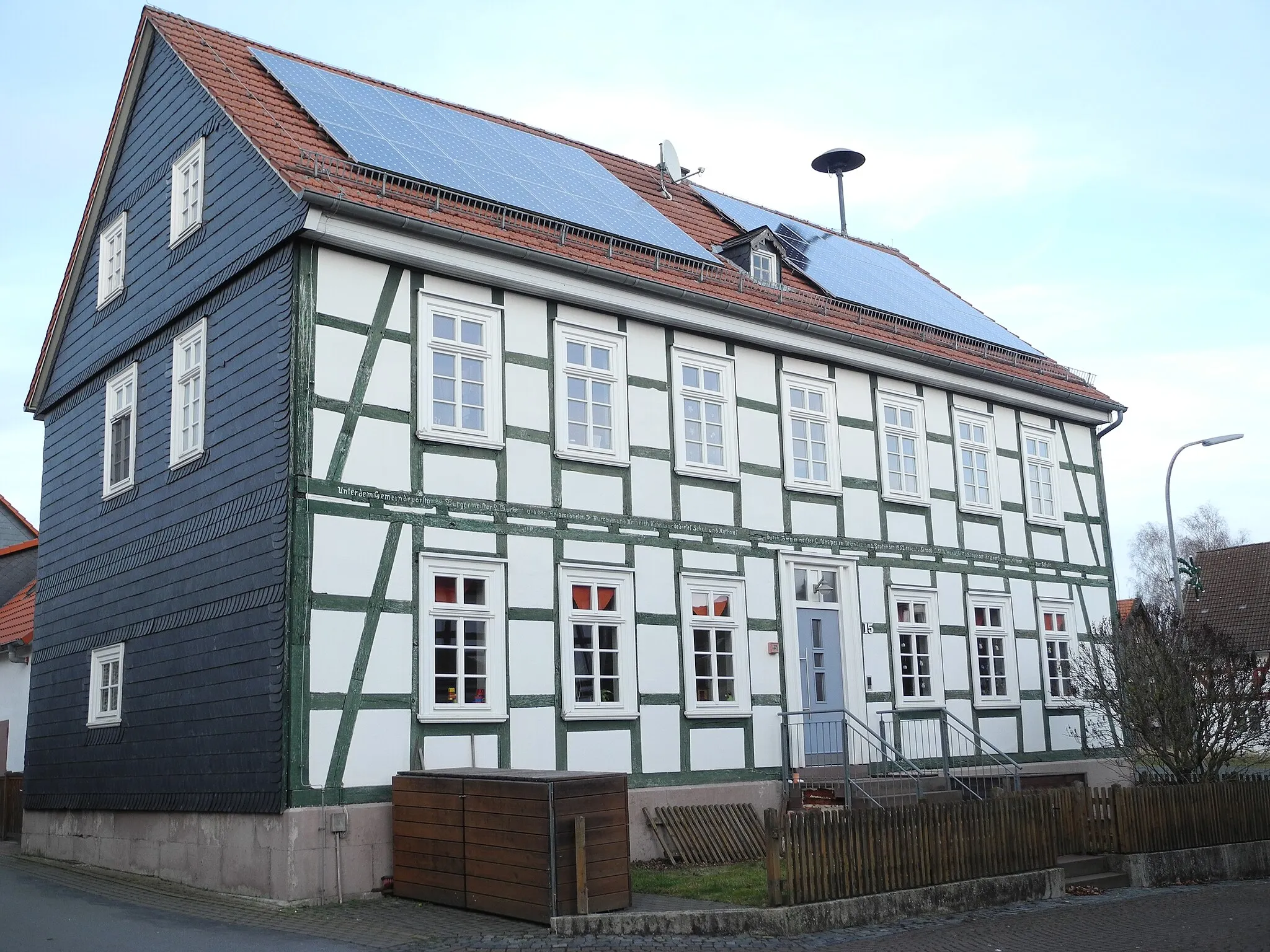 Photo showing: Das ehemalige Schulgebäude in Fürstenberg, im Landkreis Waldeck-Frankenberg, Hessen, Deutschland.