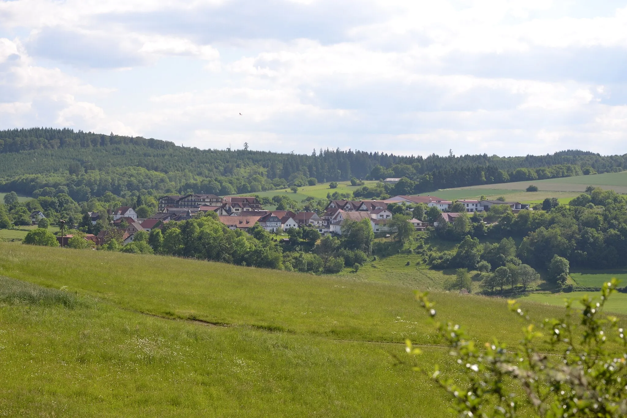 Photo showing: The village of Oberorke, seen from the north-east.