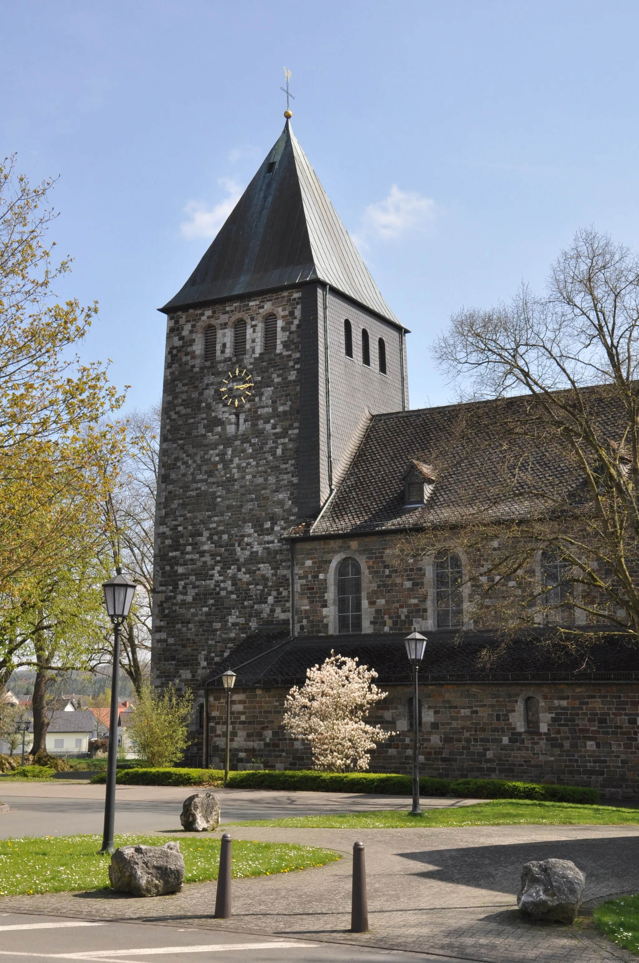 Photo showing: Ense-Niederense, St. Bernhard