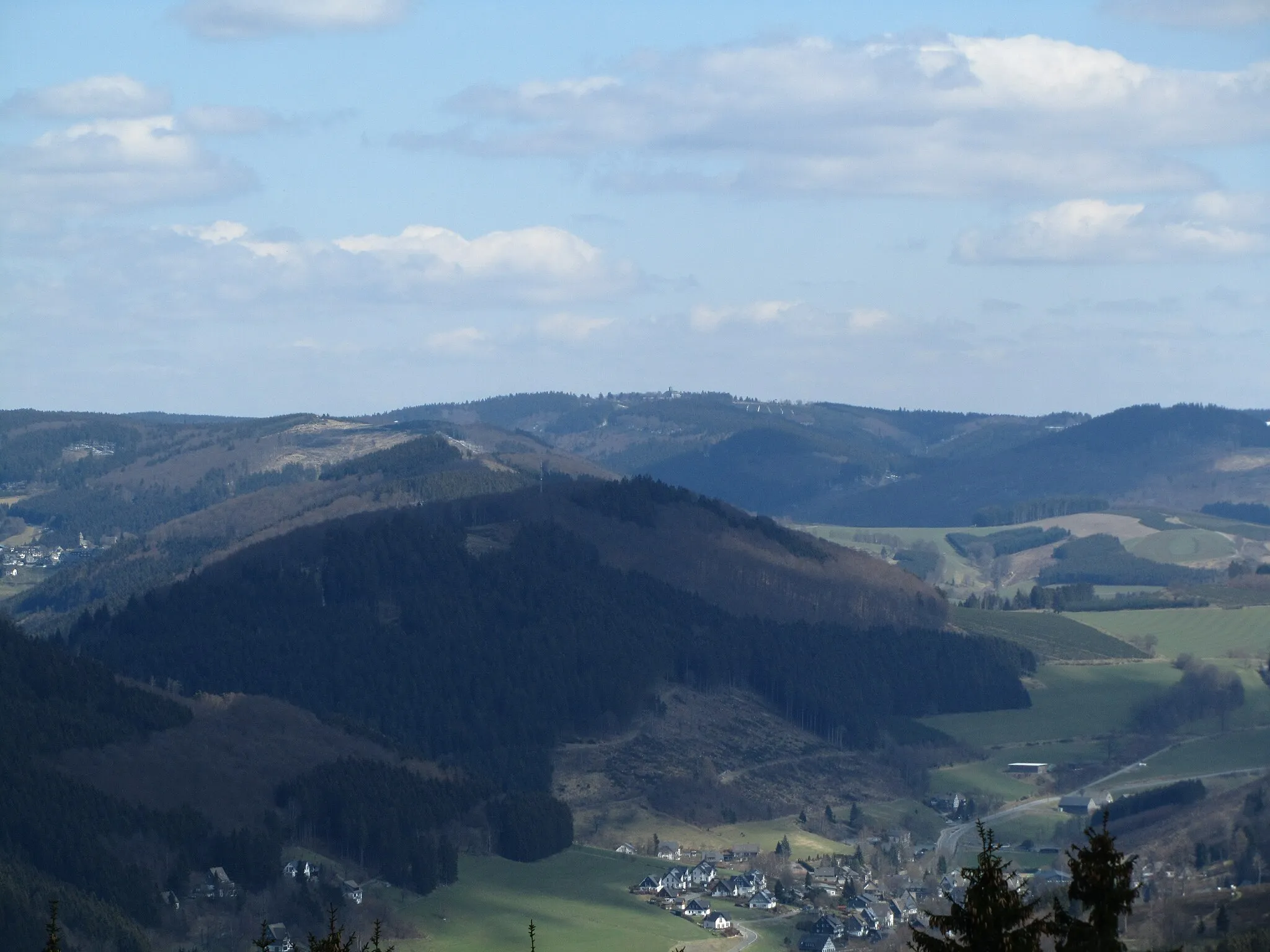 Photo showing: Der Kahle Asten von Westen (aufgenommen vom Wilzenbergturm).