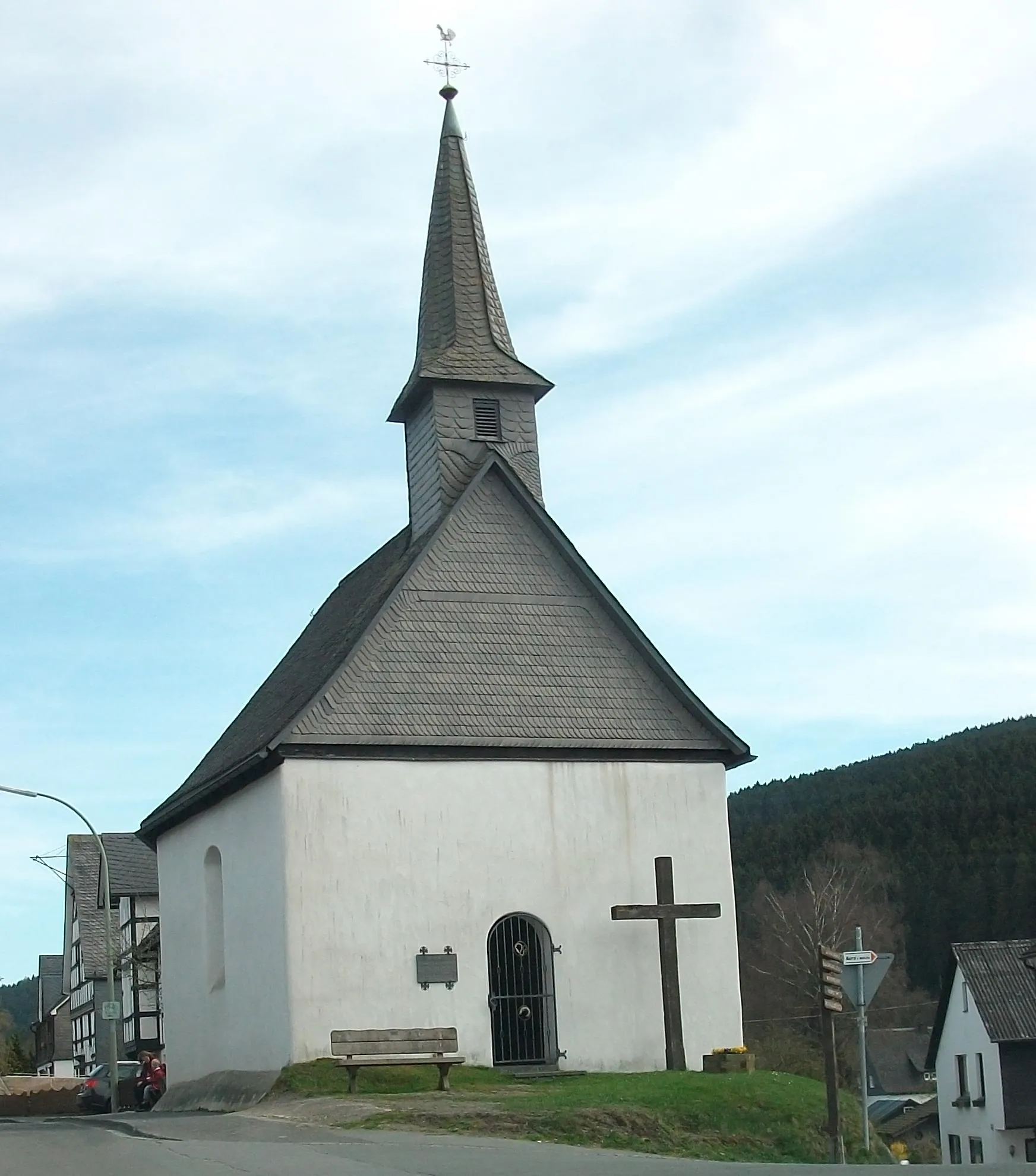 Photo showing: Schmallenberg-Fleckenberg, denkmalgeschützte Kapelle St. Agatha und St. Gertrud (Germany)