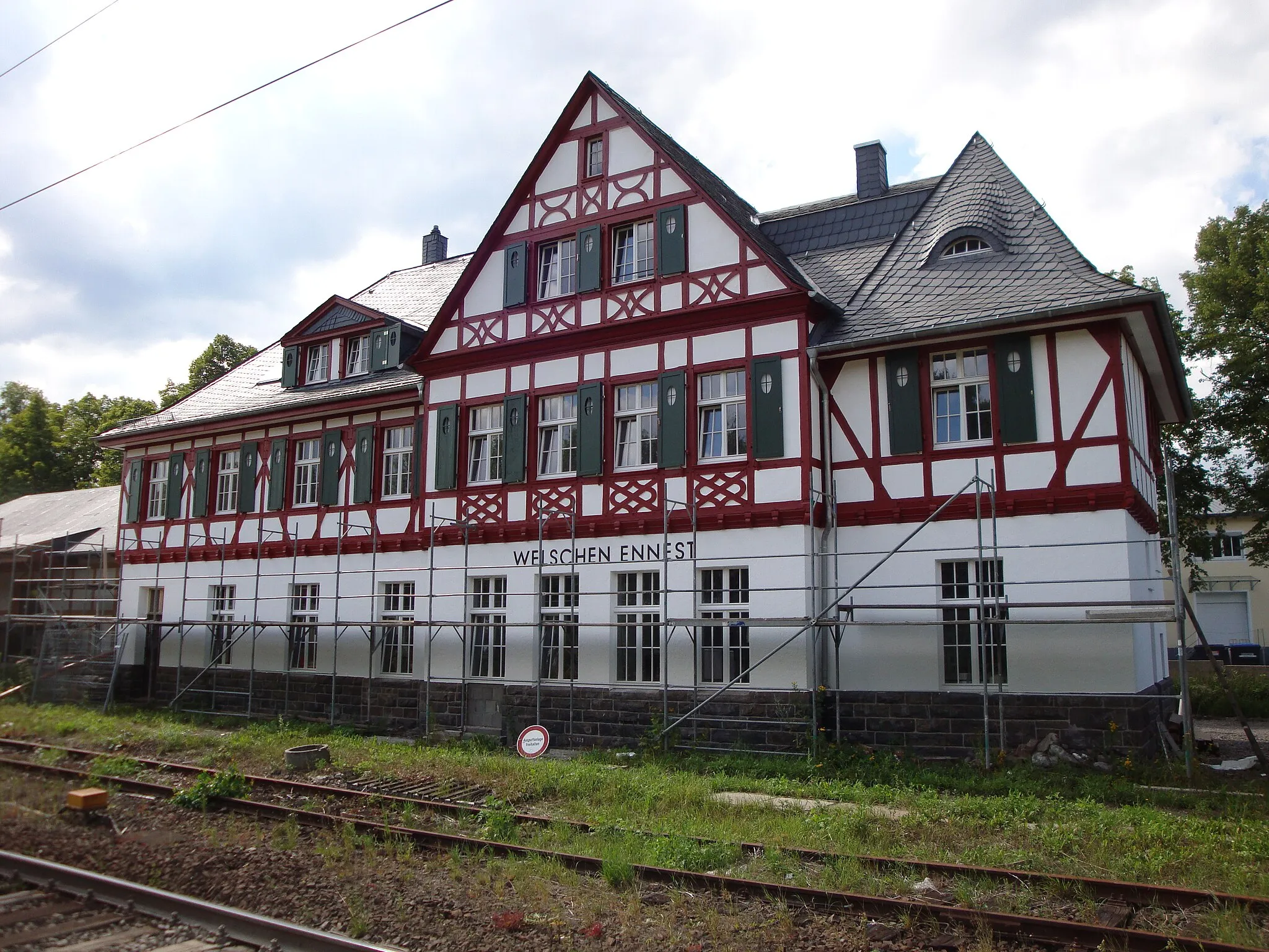Photo showing: Bahnhofsgebäude Welschen Ennest 2010