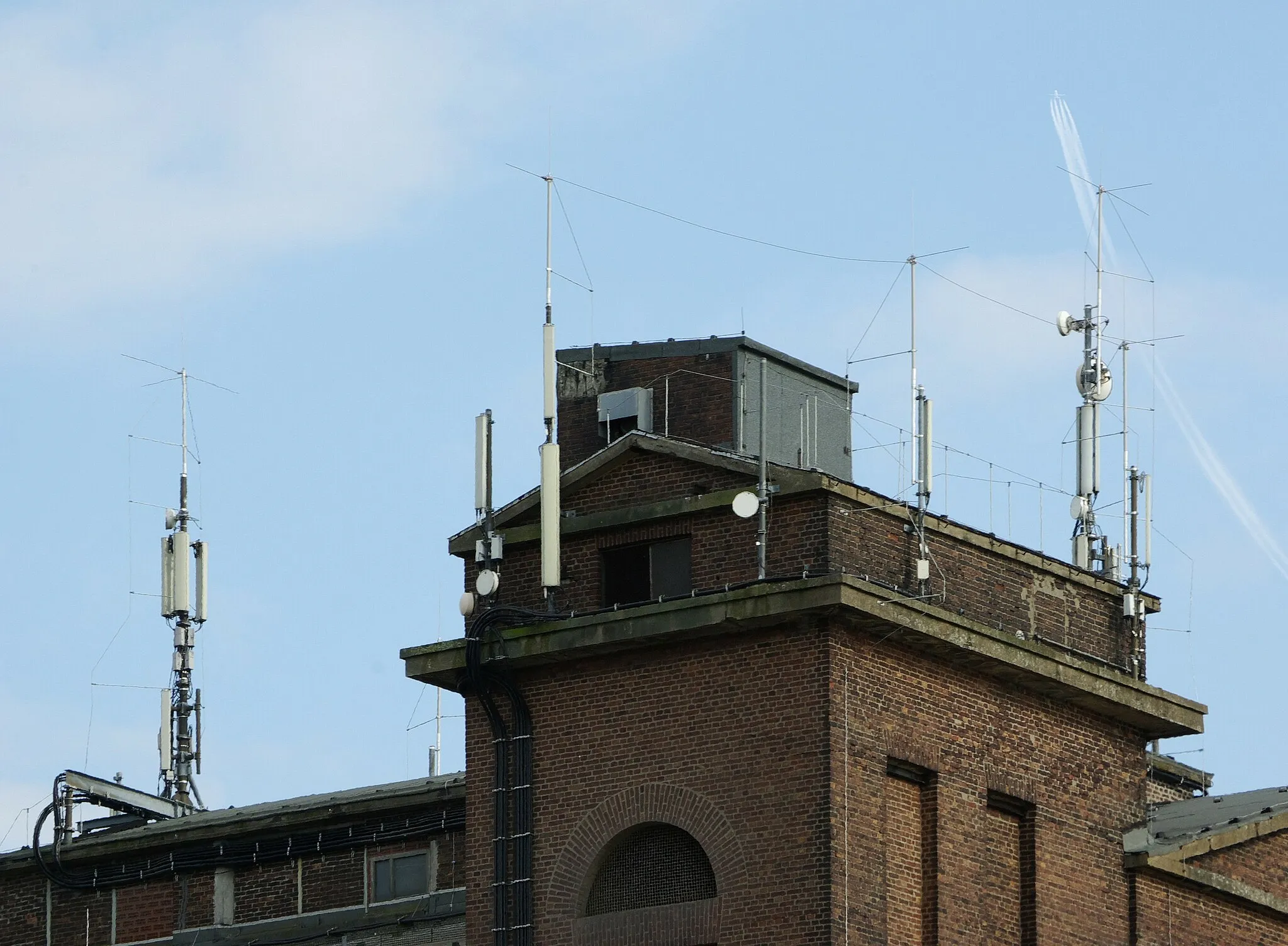 Photo showing: Bergkamen-Rünthe, Zeche Werne Schacht III, Antennenwald auf der ehemaligen Kohlenwäsche