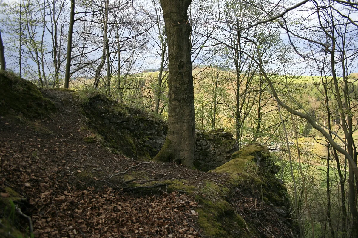 Photo showing: Turmfundament der Burgruine Borghausen (Attendorn)