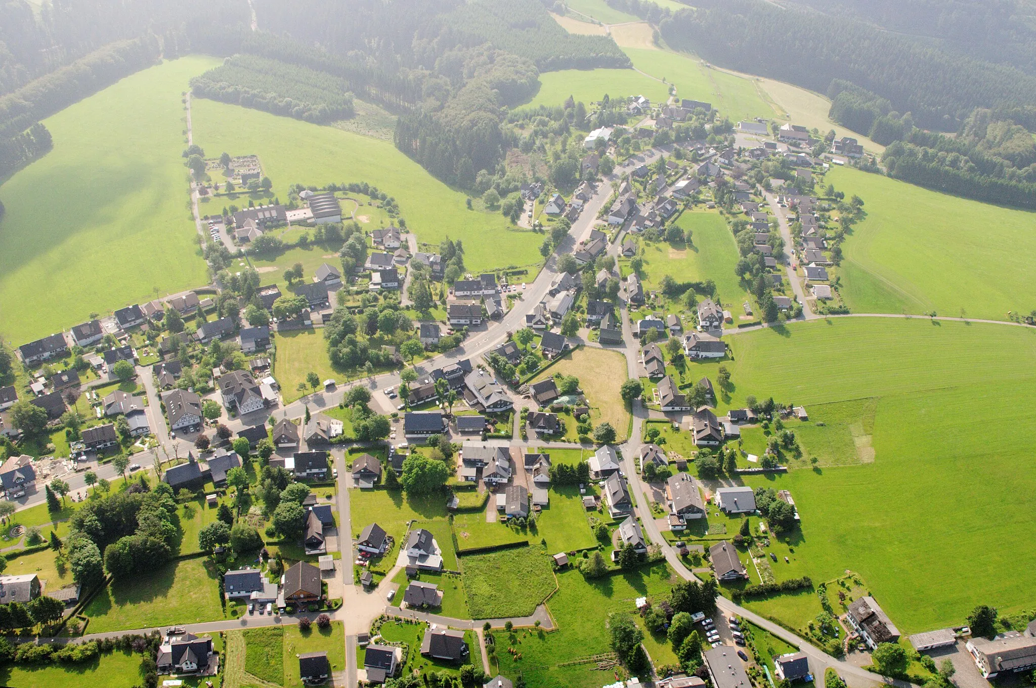 Photo showing: Fotoflug Sauerland-Ost, Langewiese, Blick Richtung Südosten

The production, editing or release of this file was supported by the Community-Budget of Wikimedia Deutschland.
To see other files made with the support of Wikimedia Deutschland, please see the category Supported by Wikimedia Deutschland.
العربية ∙ বাংলা ∙ Deutsch ∙ English ∙ Esperanto ∙ français ∙ magyar ∙ Bahasa Indonesia ∙ italiano ∙ 日本語 ∙ македонски ∙ മലയാളം ∙ Bahasa Melayu ∙ Nederlands ∙ português ∙ русский ∙ svenska ∙ українська ∙ +/−