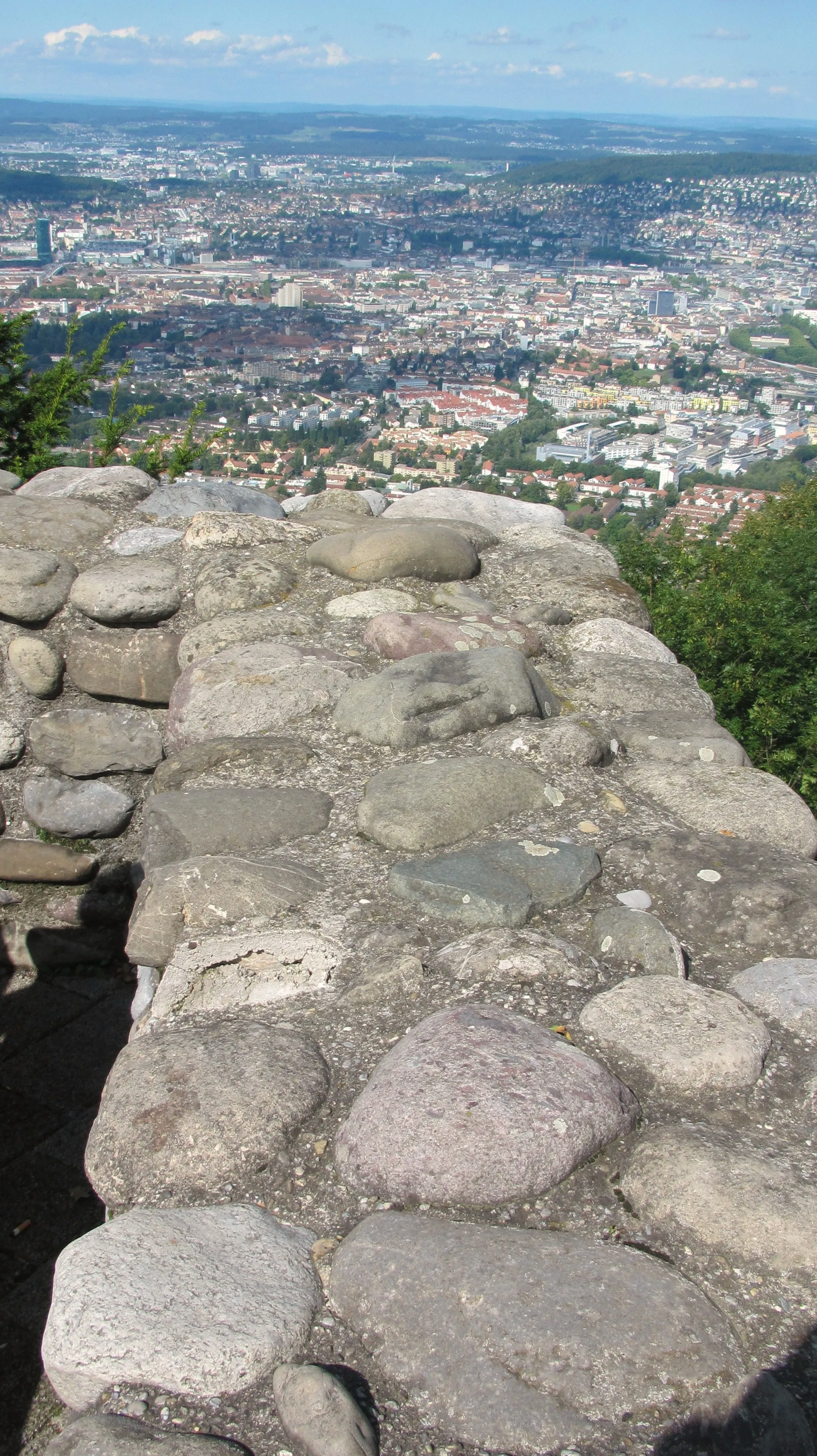 Photo showing: Zürich-Uetliberg, prähistorische Siedlung und Bestattungsplätze, römische Siedlung, mittelalterliche Burg, Befestigungsanlagen